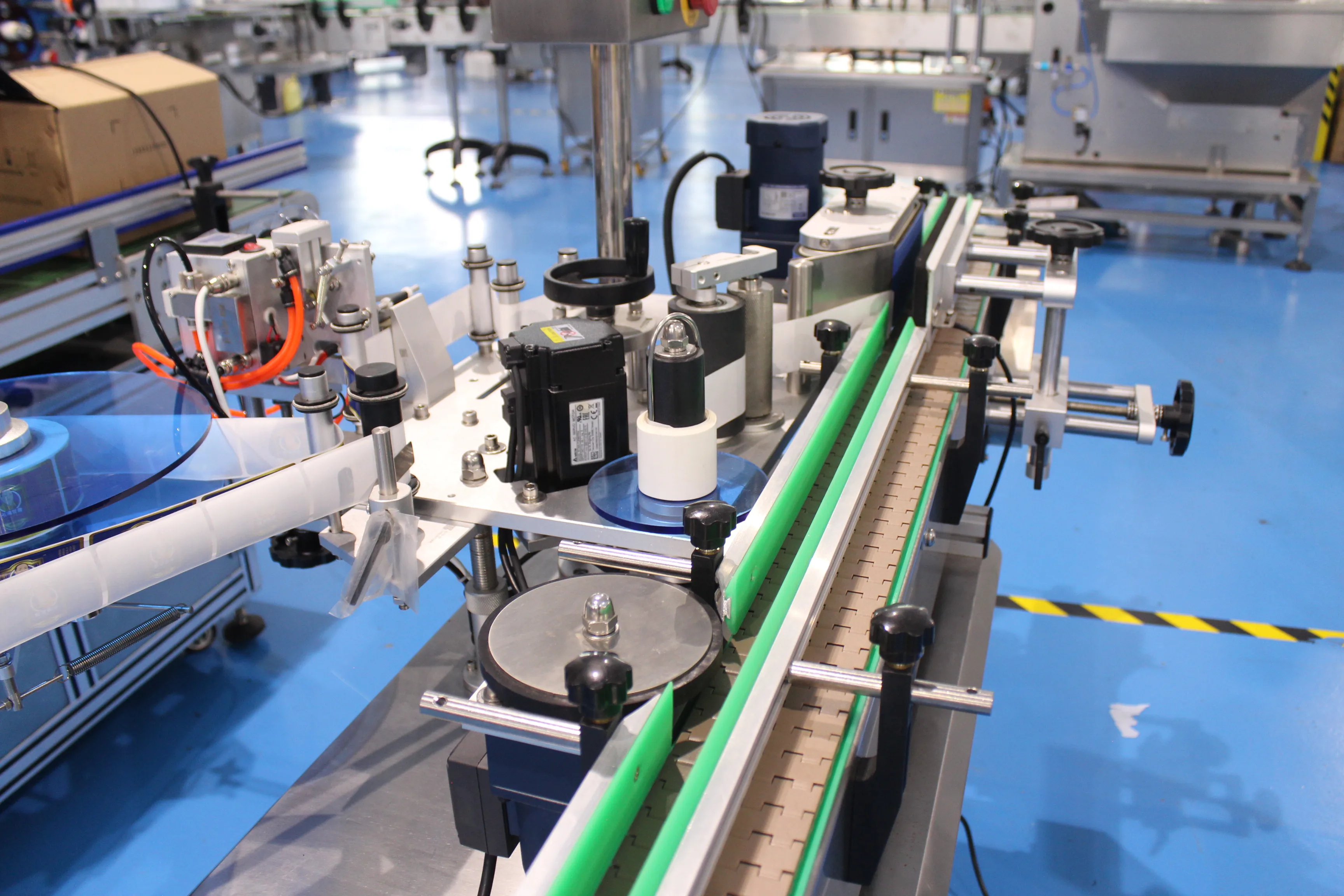 Automatic Plastic Pet Round Bottle Glass Jar Labeling Label Sticking Machine