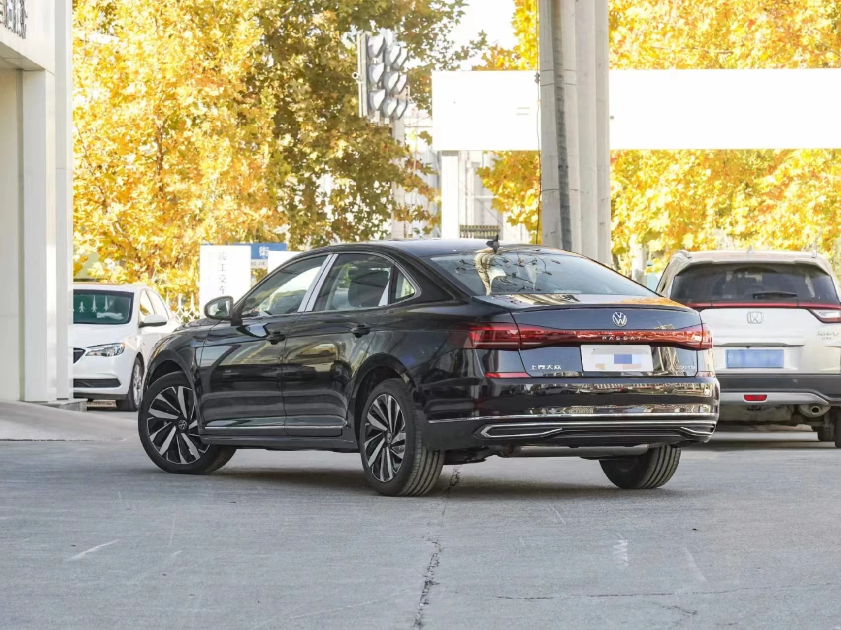 Good Condition Vehicles Automobiles Volkswagen Passat 330TSI Used Petrol Cars for Sale Fuel Saver for Car Luxury Fuel Car