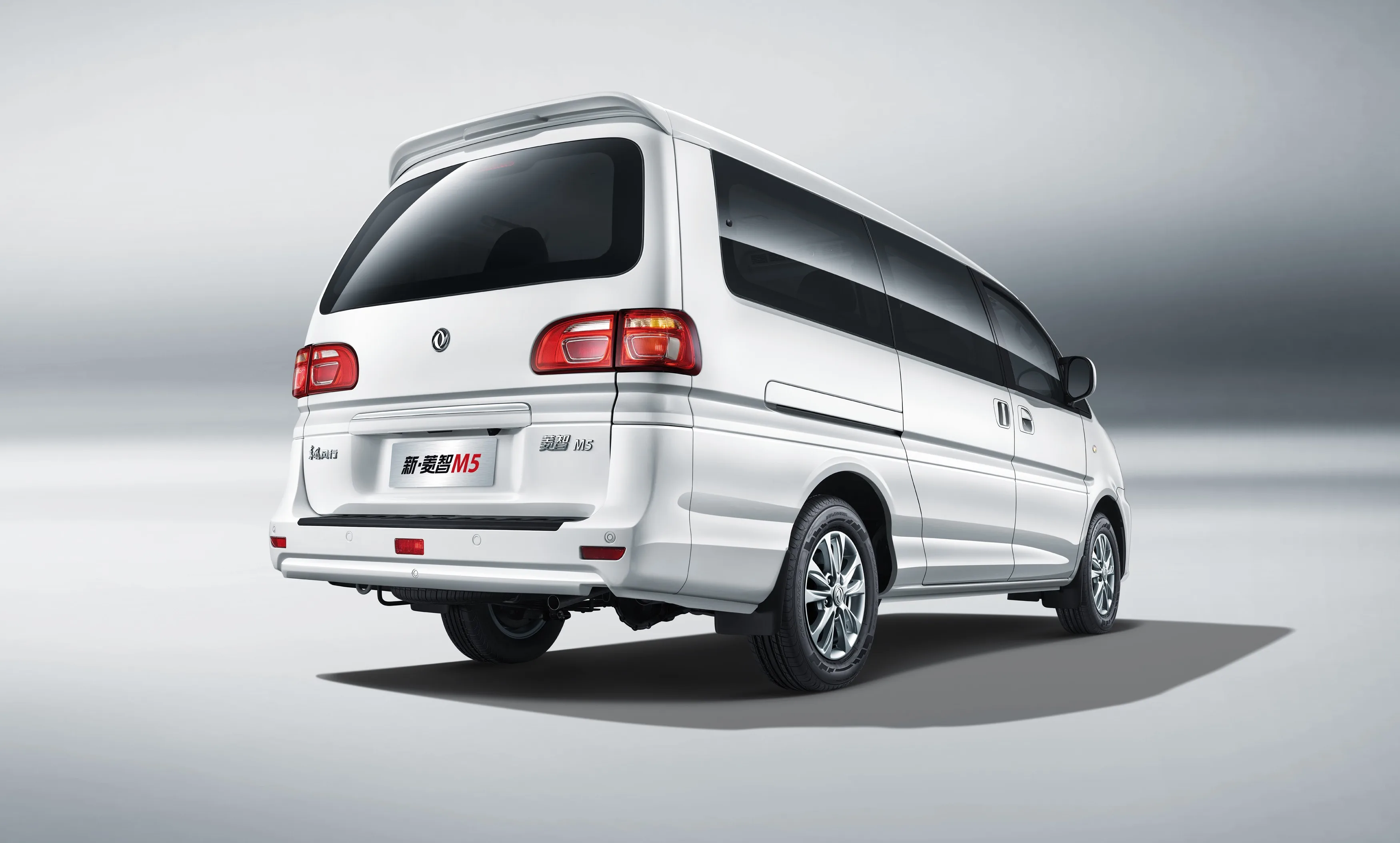 Dongfeng Forthing China Made Luxury MPV Lingzhi M5 Mini Cargo Van High-Economy Gas/Petrol Electric Fuel Options Light Sale
