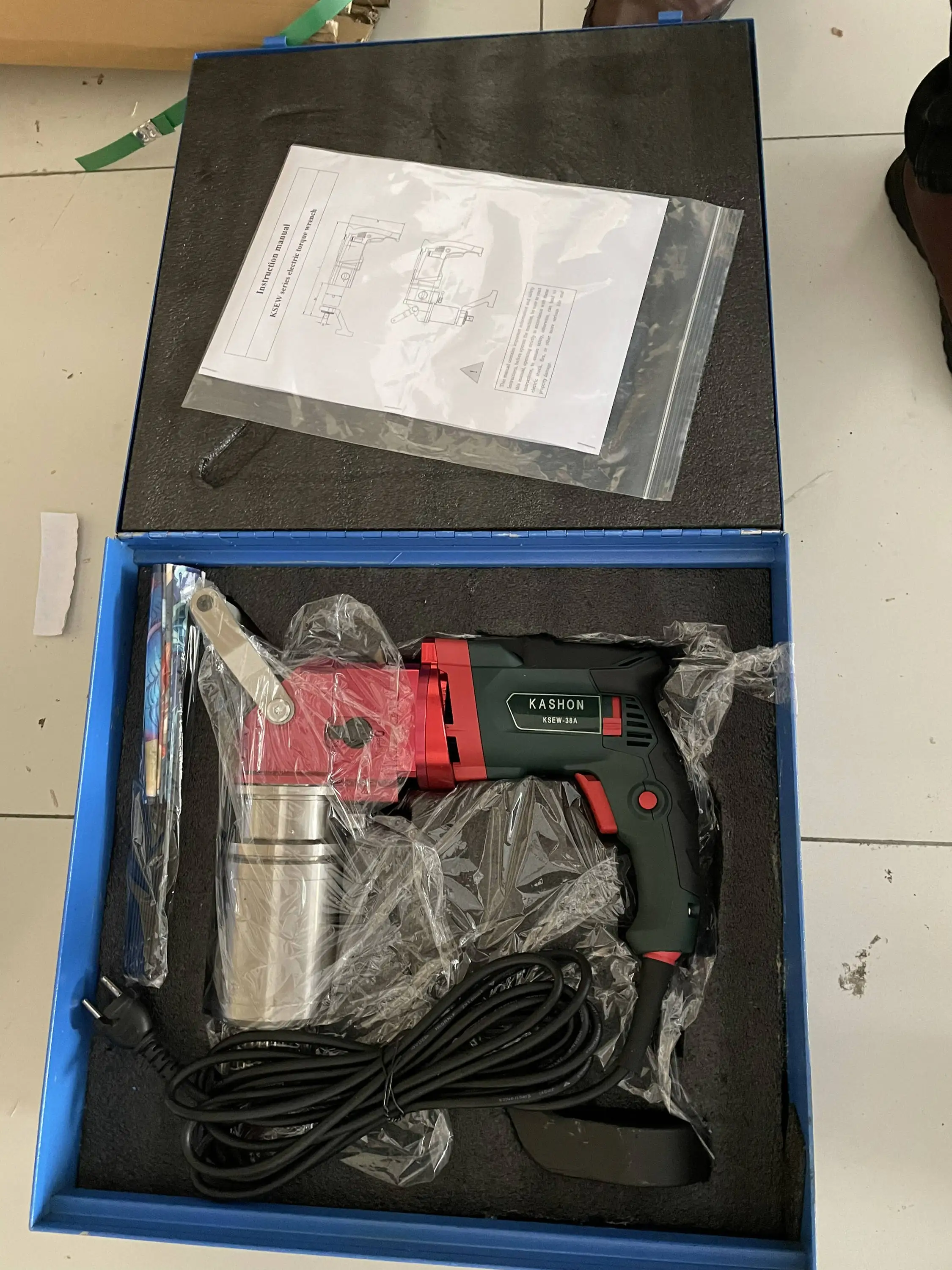 KSEW-12A 1200Nm 1 inch Digital 220V Electric Torque Wrench with LCD Screen and Angled Arm