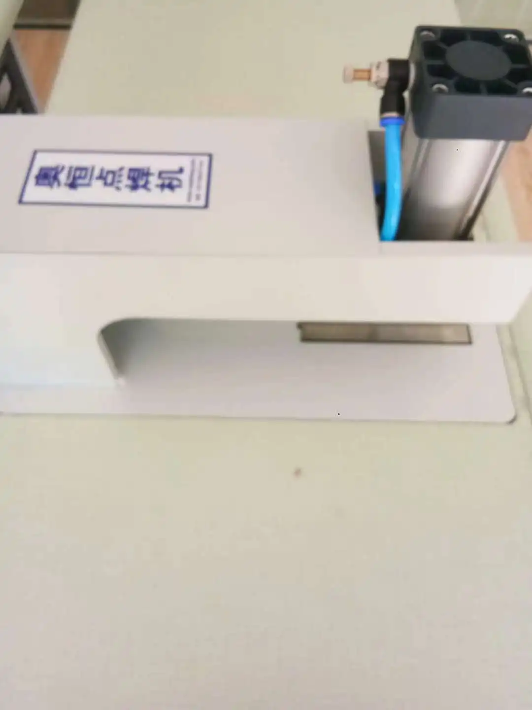 Ultrasonic hole punching machine