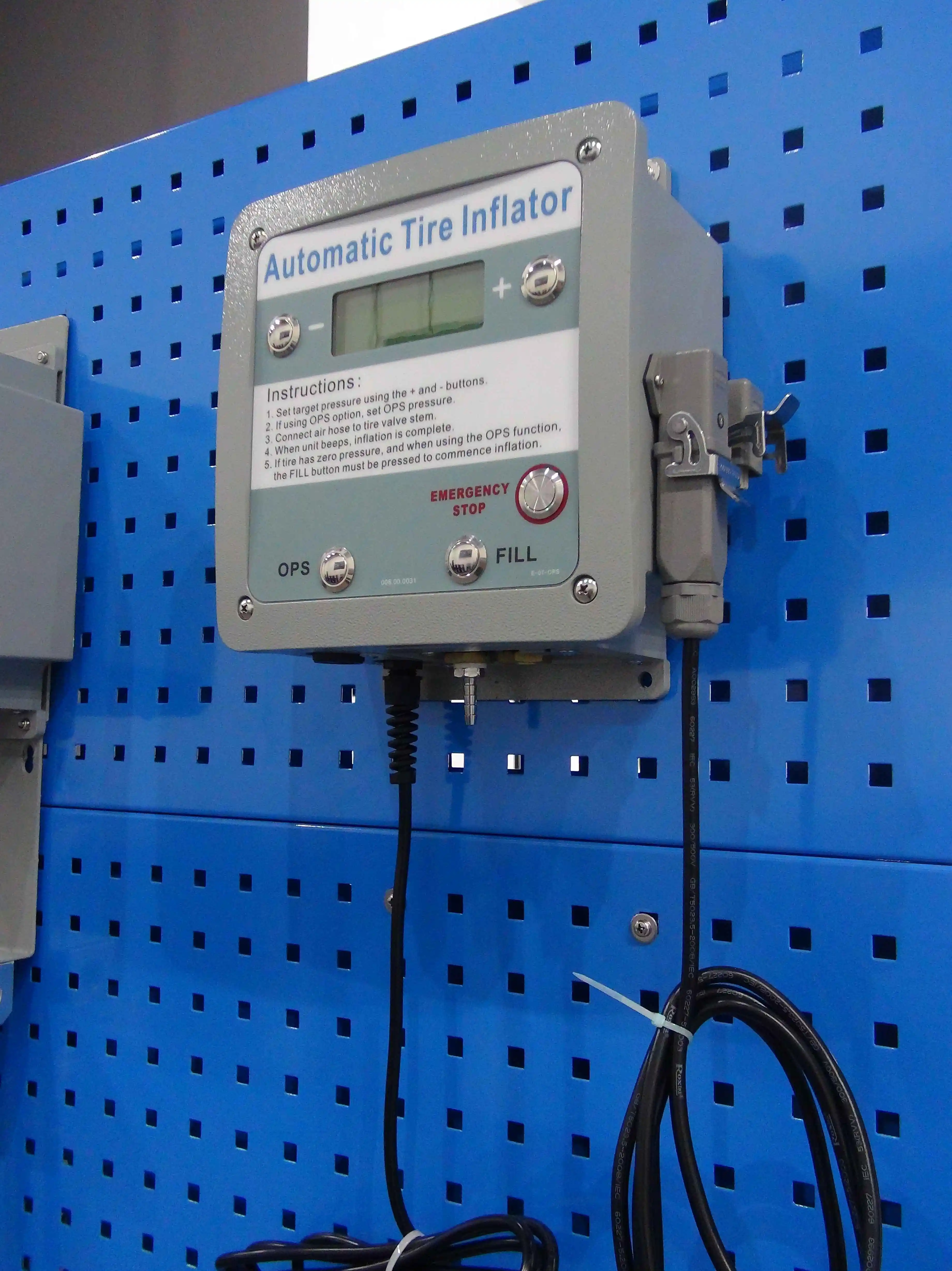 G5 Rechargeable Tyre Inflators Air Pumps 174psi 12bar Automatic Tire Inflator Car Digital Pressure Gauges