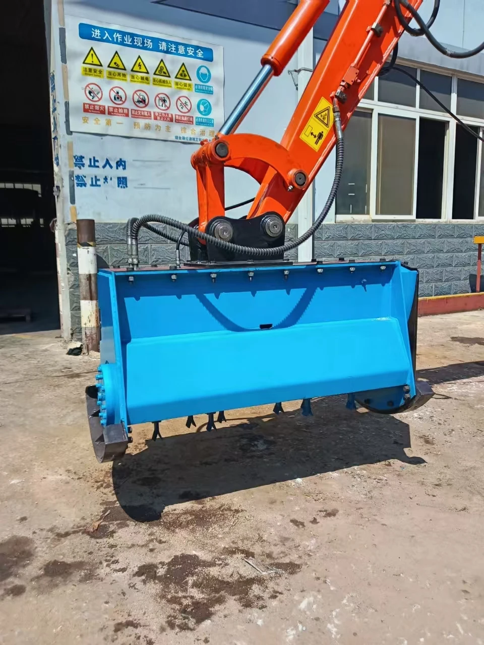 Motor-Powered Lawn Mower with Core Components