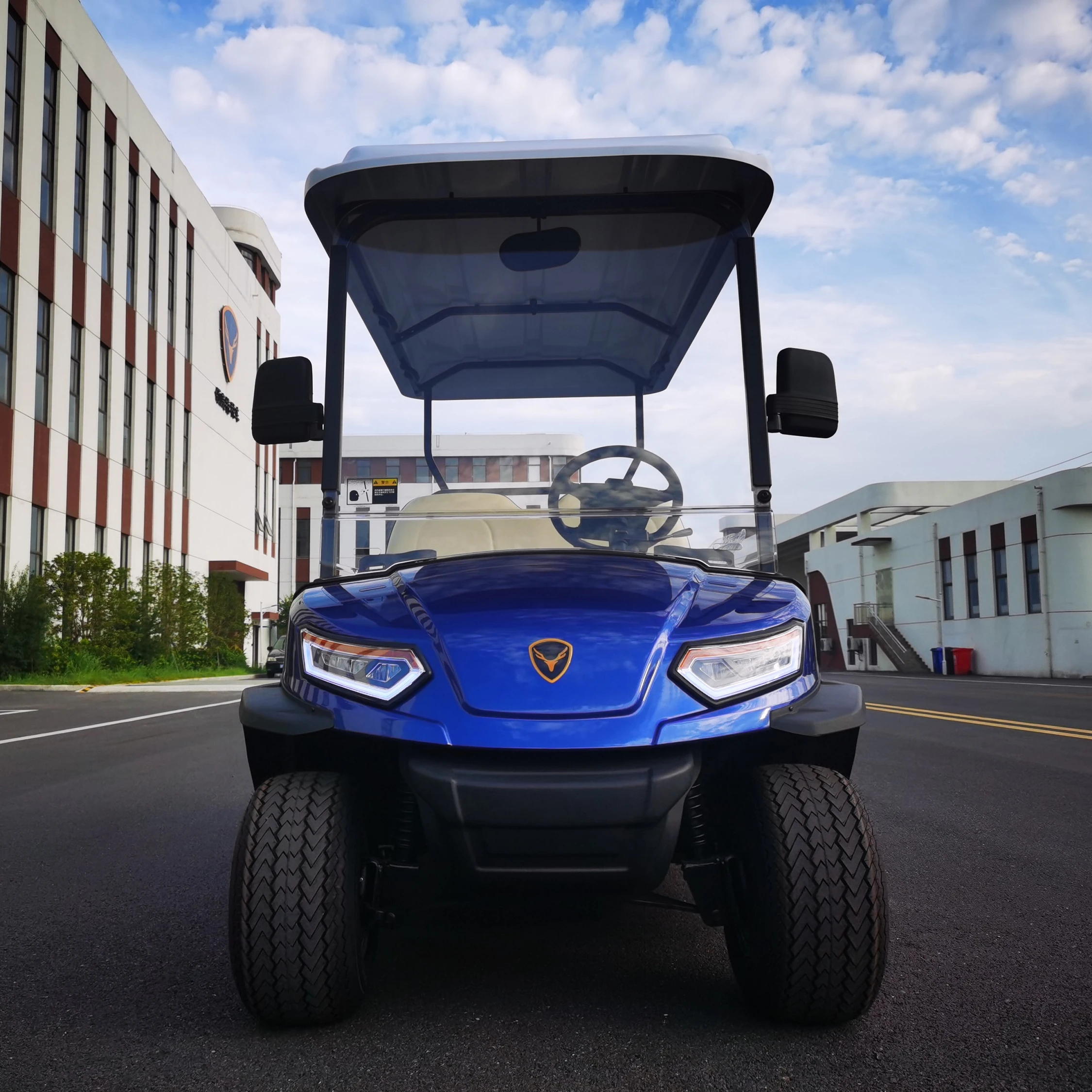 LEROAD New Style Launched L4 Golf Cart Popular Windshield Customized Electric Golf Cart
