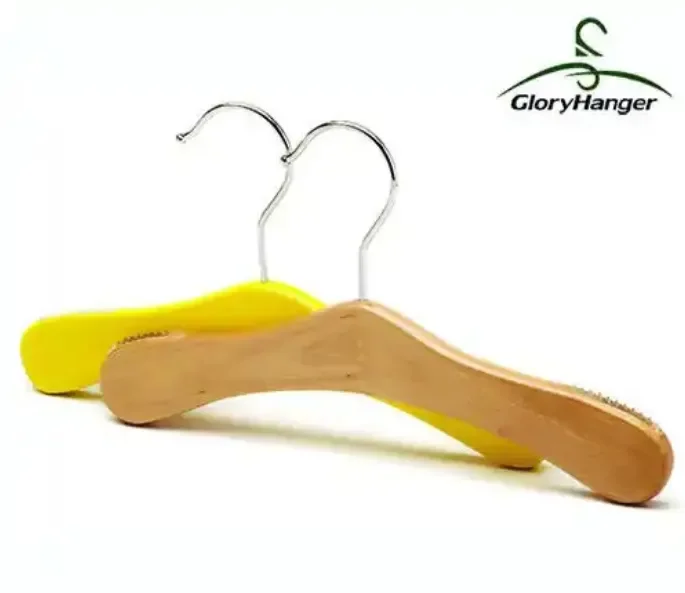 Factory sale kids clothes hangers wholesale wood clothes hangers wardrobe for garment display