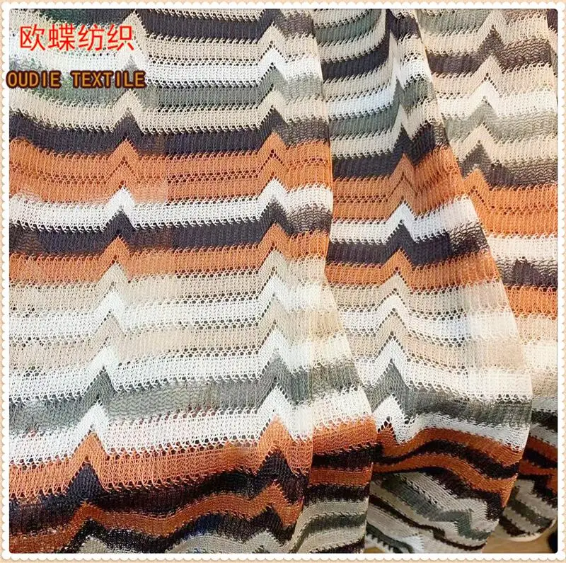 The manufacturer directly provides polyester yarn dyed blended polyester bright silk mesh knitted clothing fabric