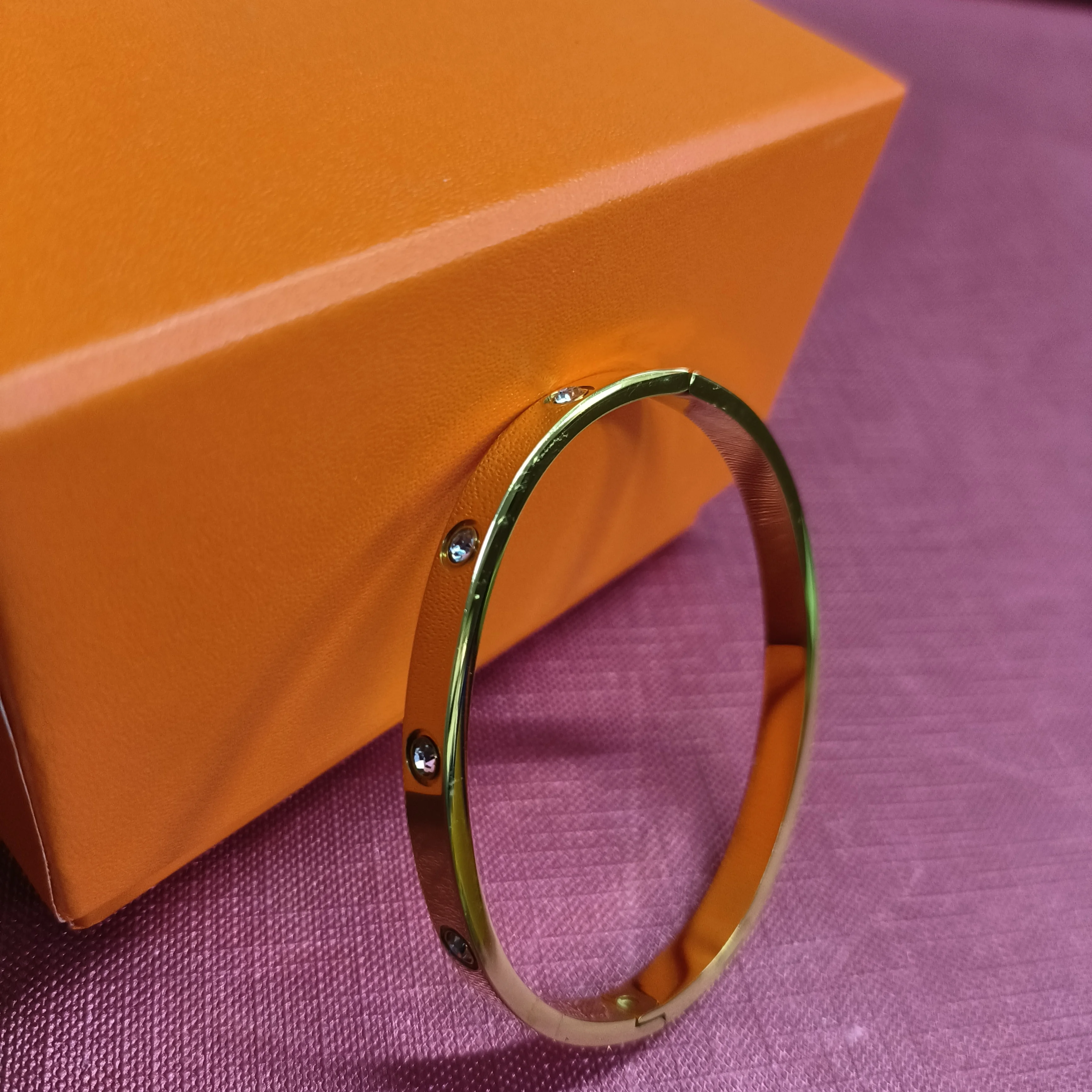 Laipute Luxury Fashion Gold watch with Real Titanium Bracelet Watch Set Gift for Men Women