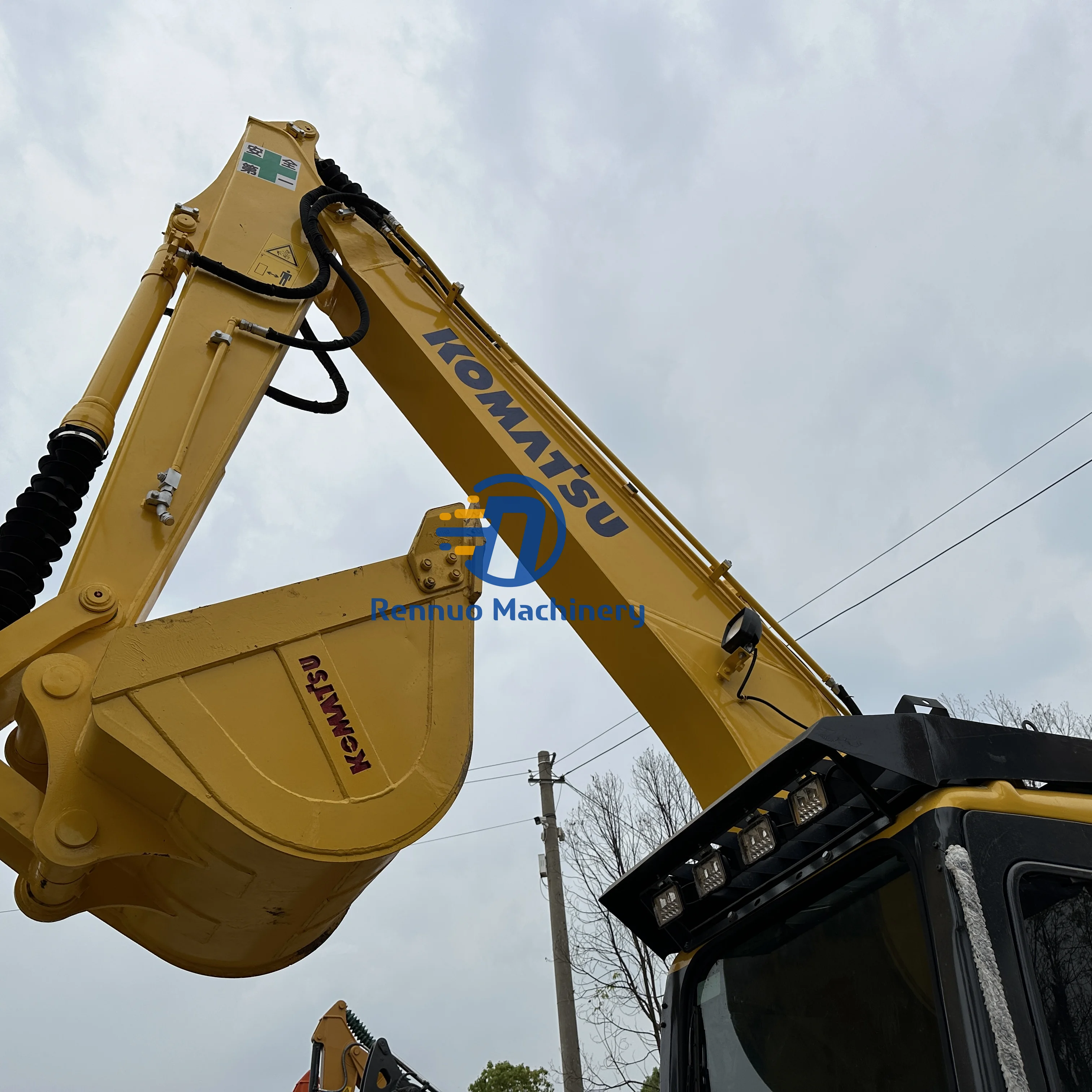 Rennuo Новое поступление подержанные Экскаваторы Komatsu в Дубае гусеничный экскаватор PC130 200 для сельского хозяйства