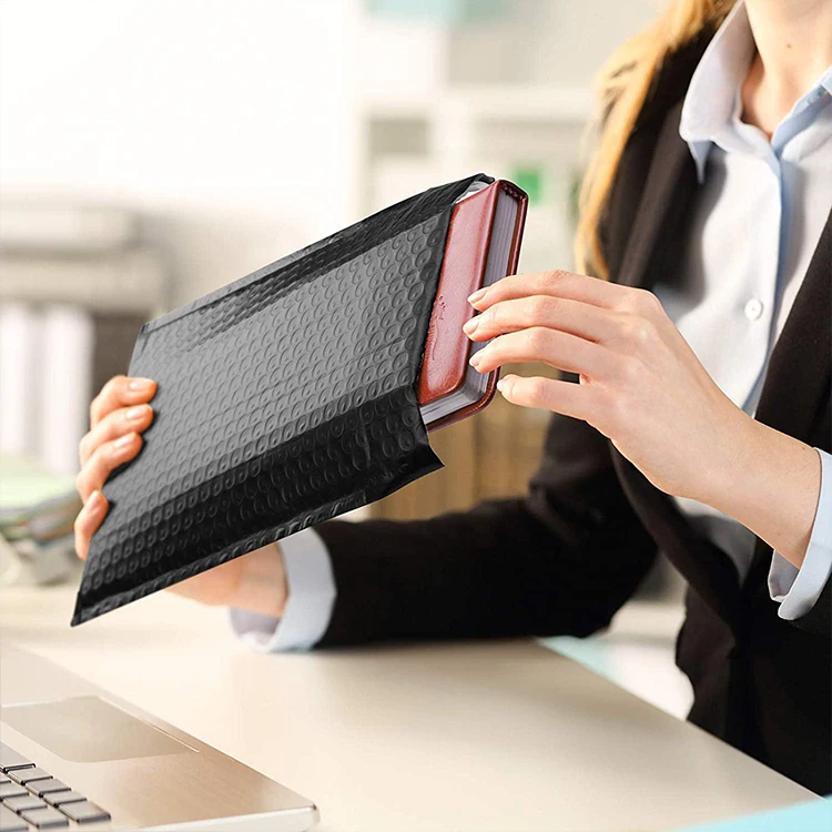 Stock Sizes Waterproof Padded Envelopes Black Bubble Mailers, Customized Logo Self Seal Protective Packaging Poly Bubble Bags.
