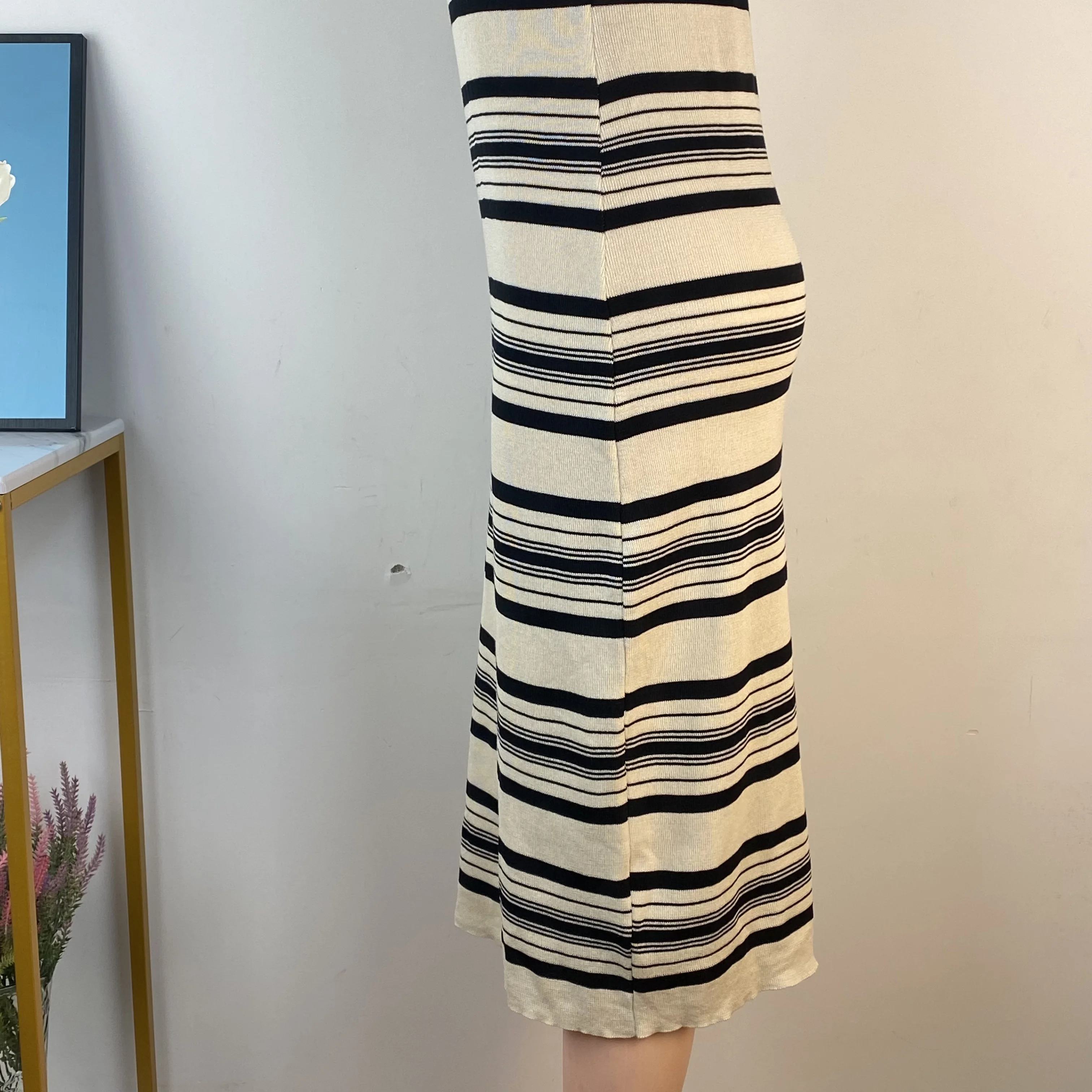 Large size slightly chubby casual retro striped dress for women in summer short sleeved knitted dress versatile mid length skirt