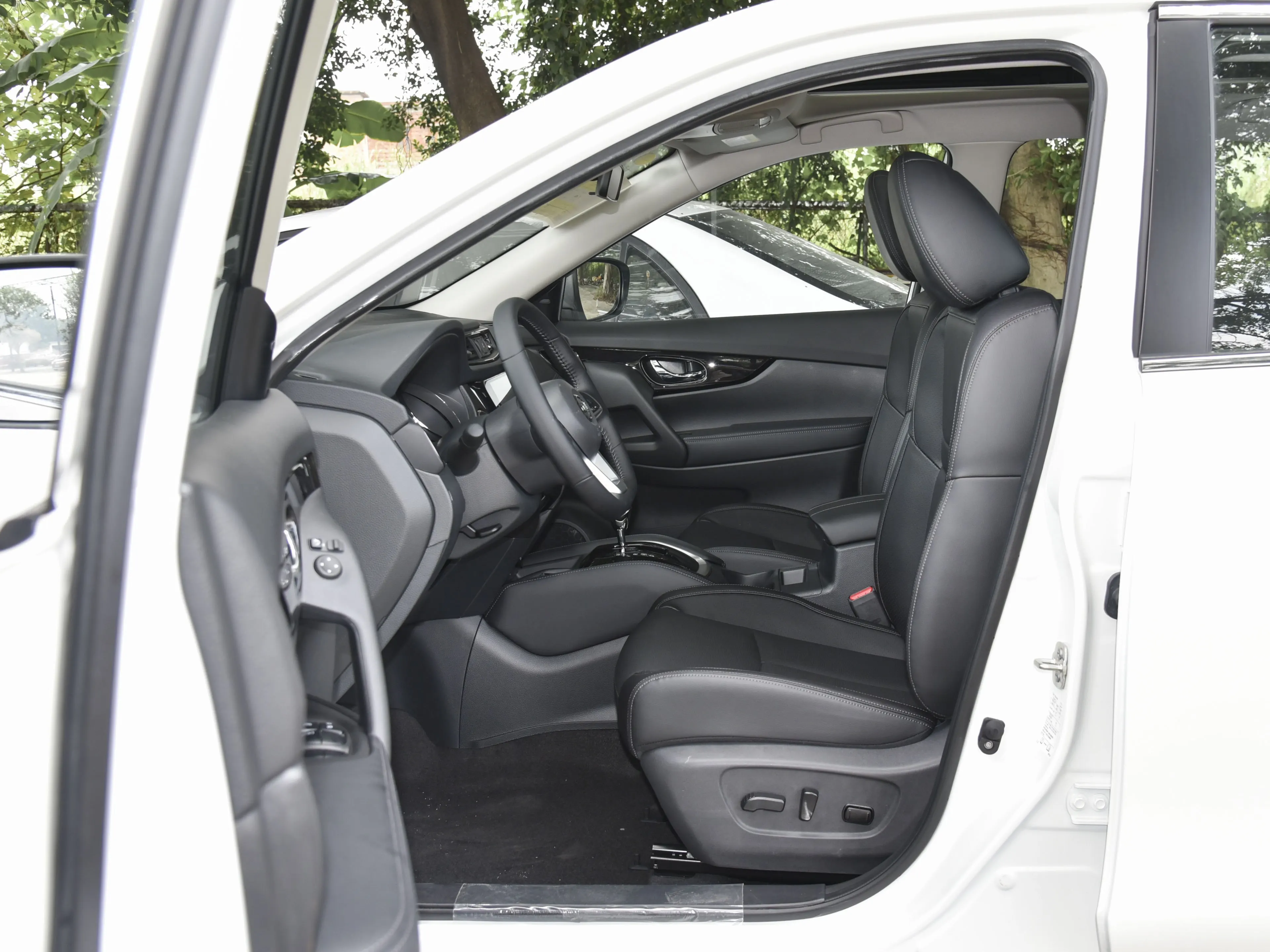Hot Sale New Car Dongfeng Nissan X-TRAIL Honor SUV 2.0L 4 Wheel Petrol Engine rc Car 2022 Universal Family New Gasoline Cars