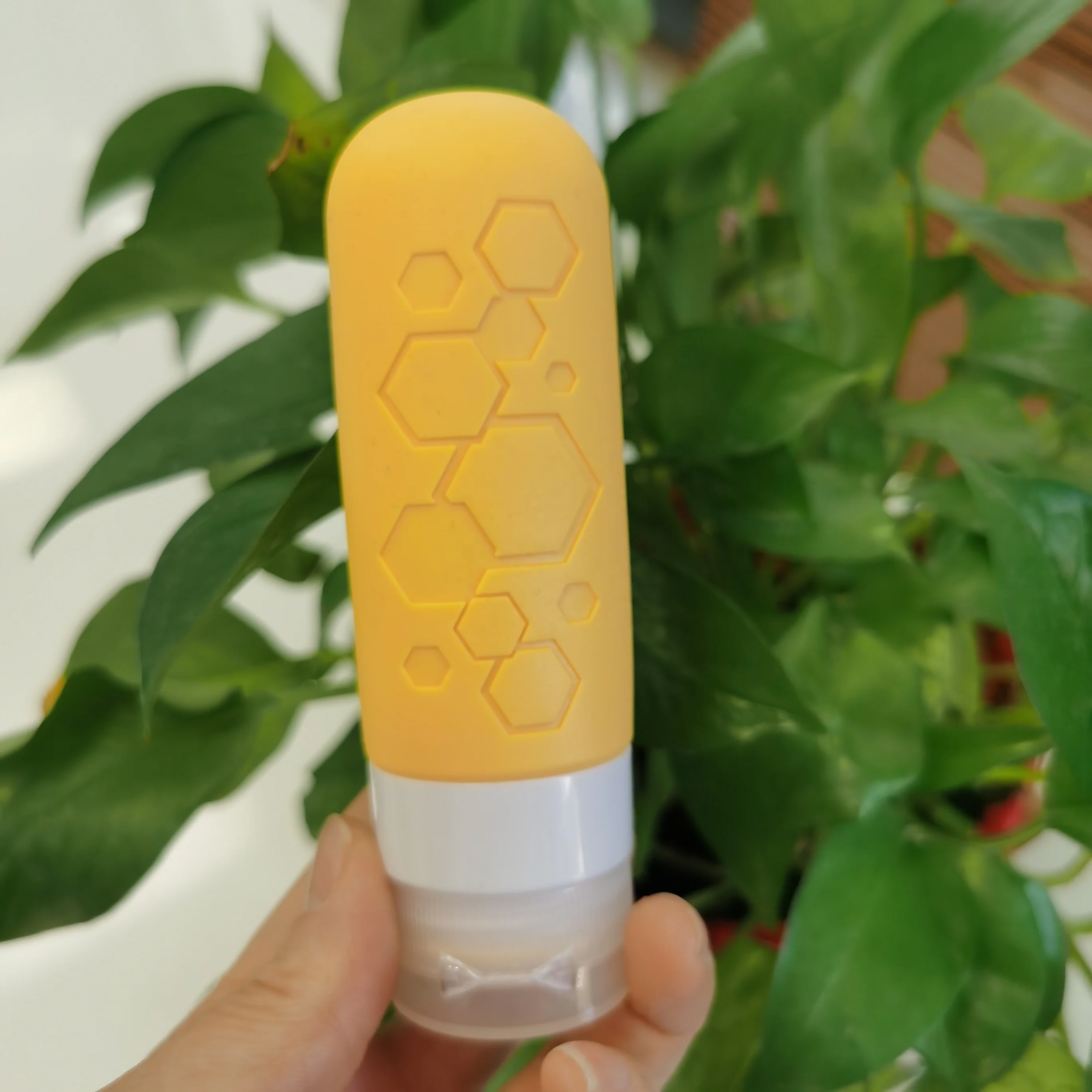 4pcs Travel Bottles for Toiletries, Silicone Squeezable Shampoo Bottles Leakproof Lotion Containers (90ml)