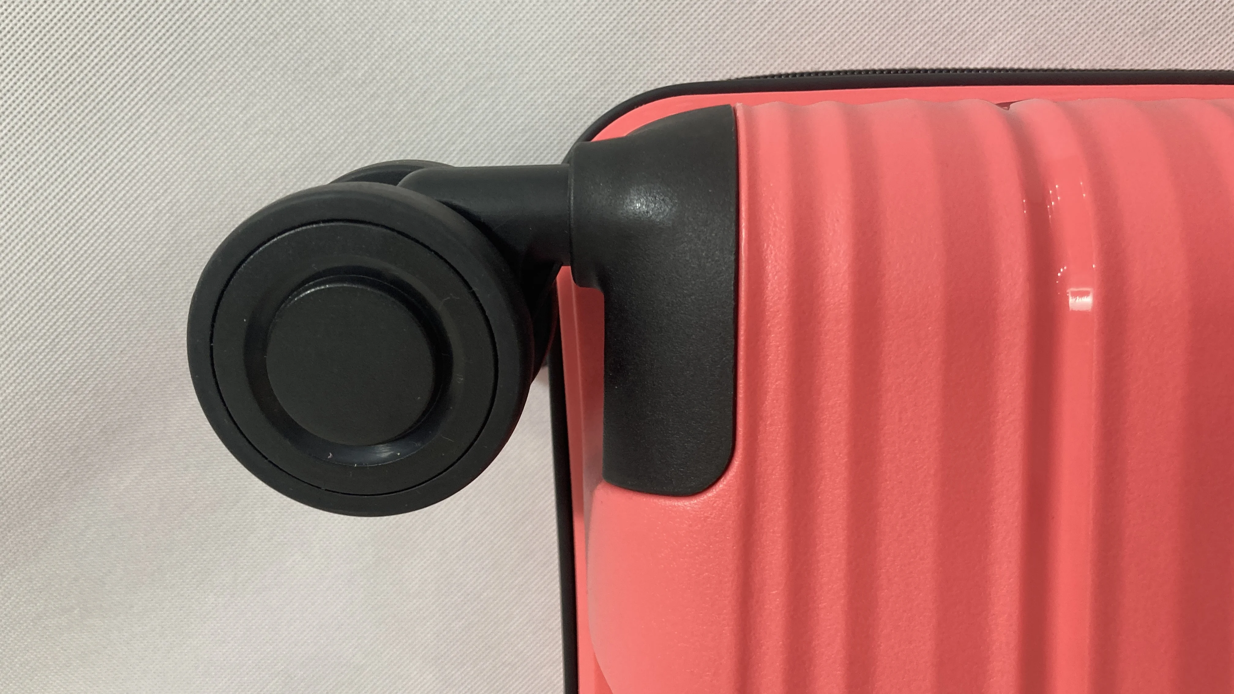 Travel lightweight cabin size boarding luggage polypropylene spinner wheels trolley bag popular fashion unisex custom suitcase