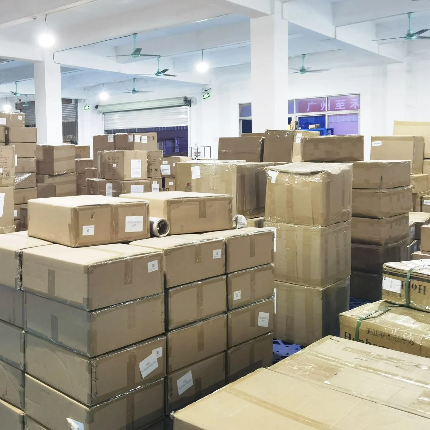 Sports equipment First-class rail and international express delivery freight forwarder from China to the UK