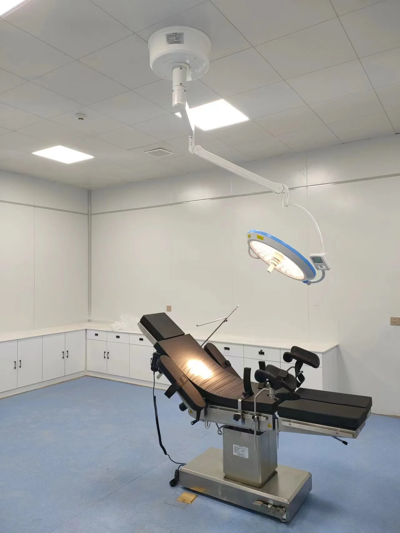 CHENWEI Economy Model Operating Table Super Low Priced Bed for Medical Procedures Operating bed