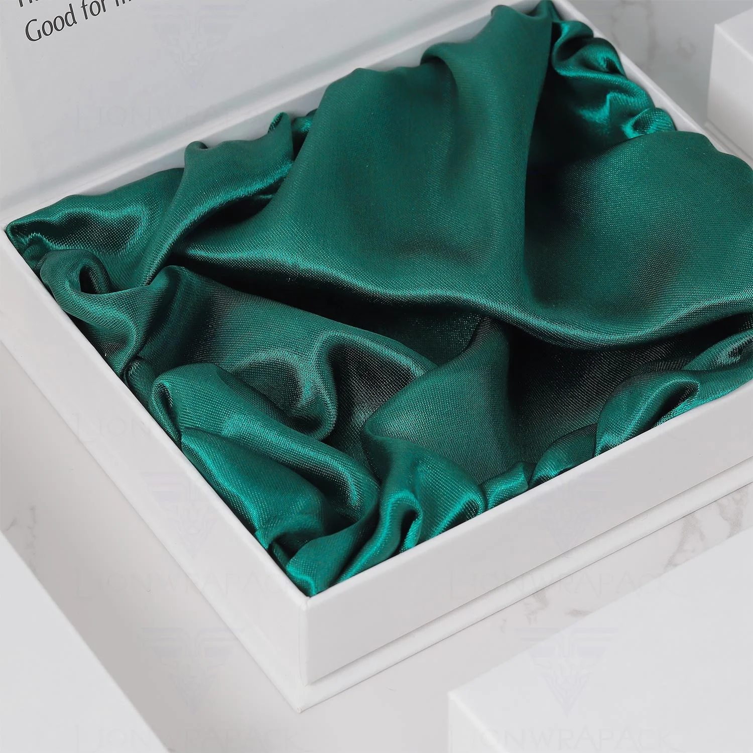 Custom hot stamping logo EyeShadow Mascara False eyelashes packaging white book shape gift wig magnetic box with satin lining