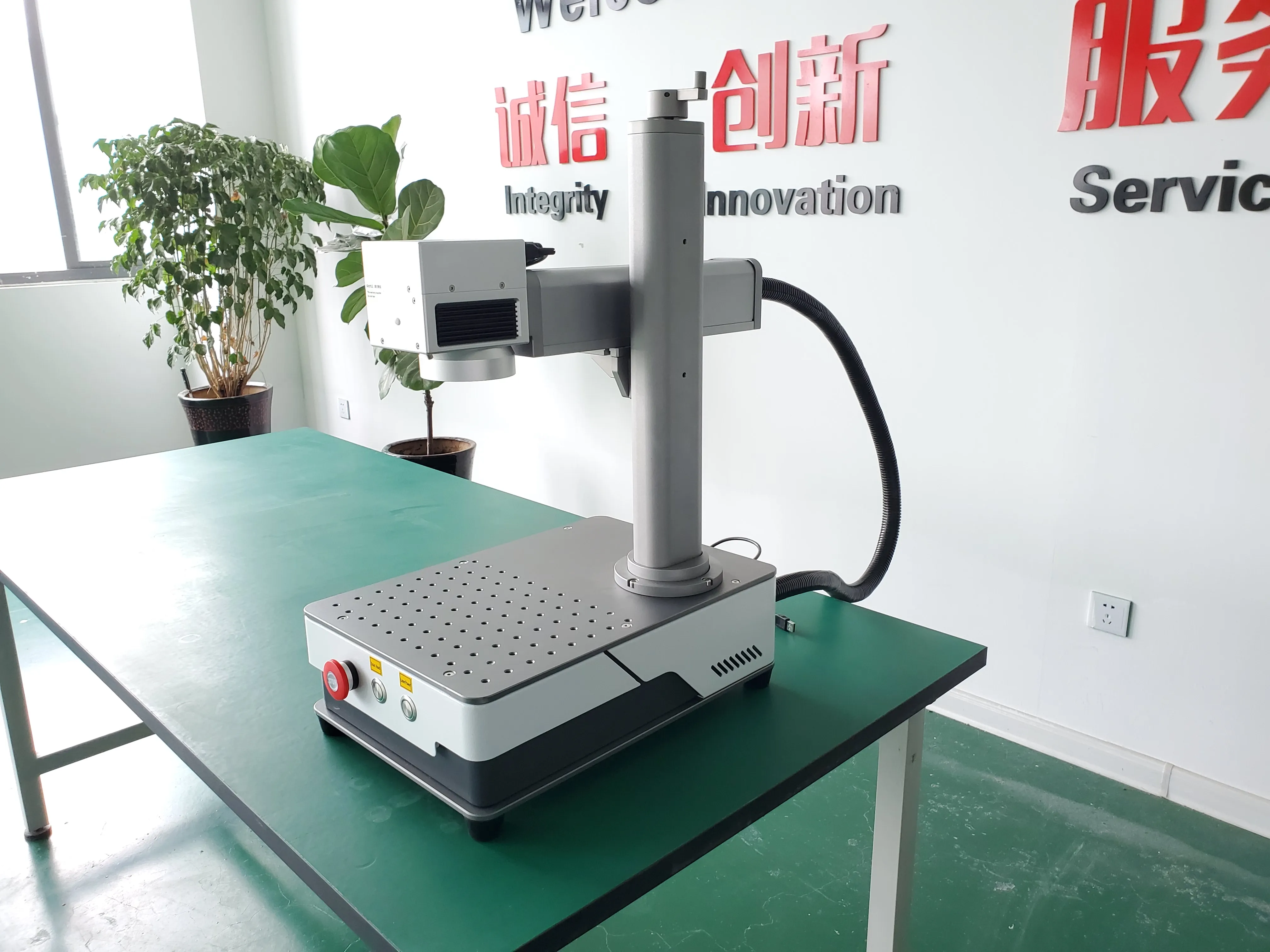 Business cards pens name plates dog tag jewelry fiber laser marking machine 20 watt