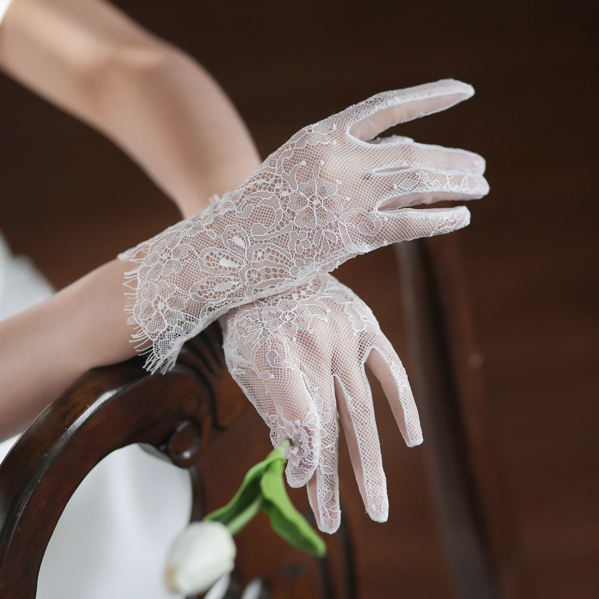 WG062 Exquisite Wedding Bridal Short White Gloves Tulle Lace Finger Wrist Brides Bridesmaid Gloves Women Marriage Accessories