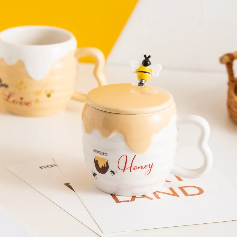 UCHOME Funny shaped coffee mug in 3D bee shaped coffee mug ceramic bee mug in animal design for kids