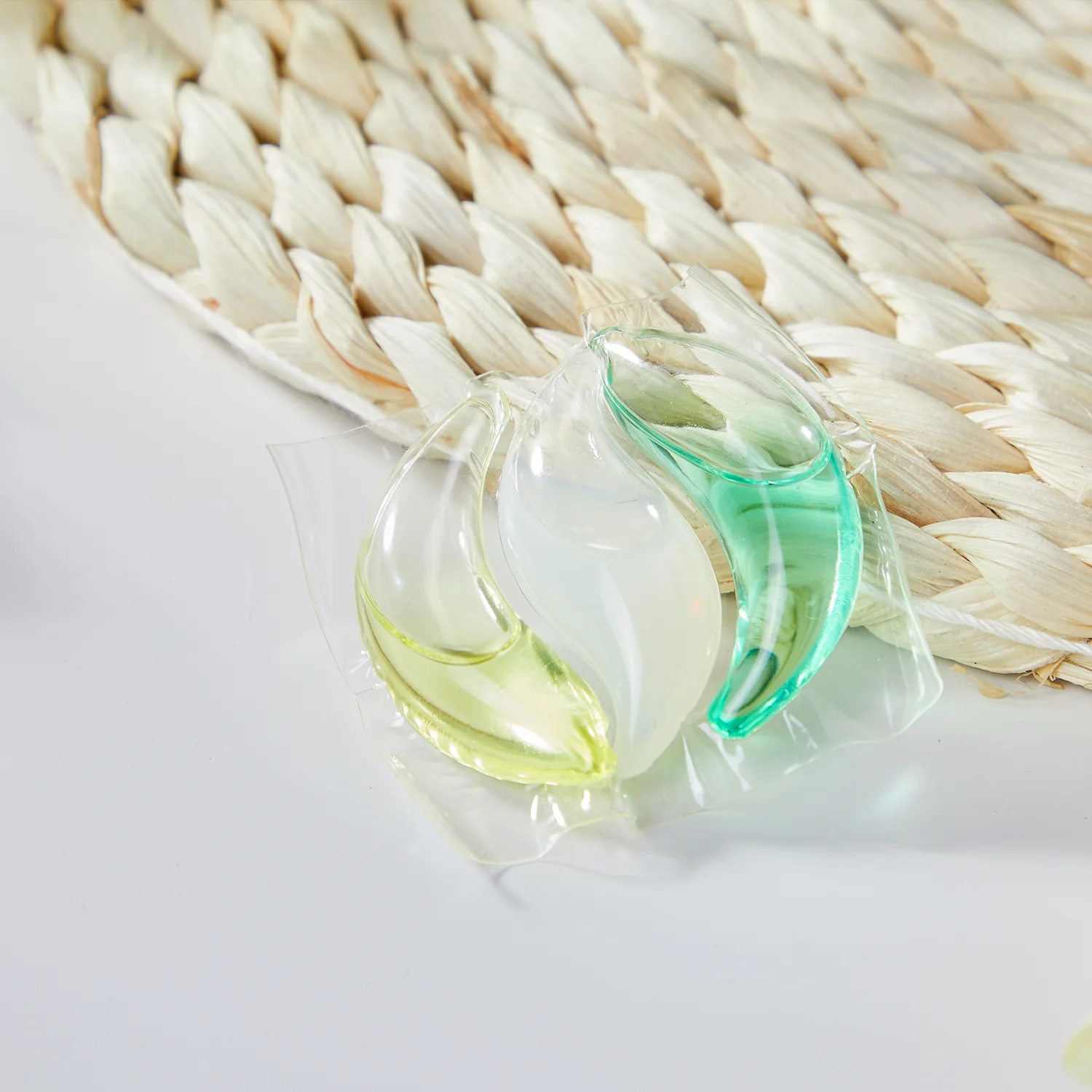 Factory Supply Eco-Friendly 3-in-1 Natural Laundry Beads Detergent Soap Fragrance Disposable Gel for Apparel