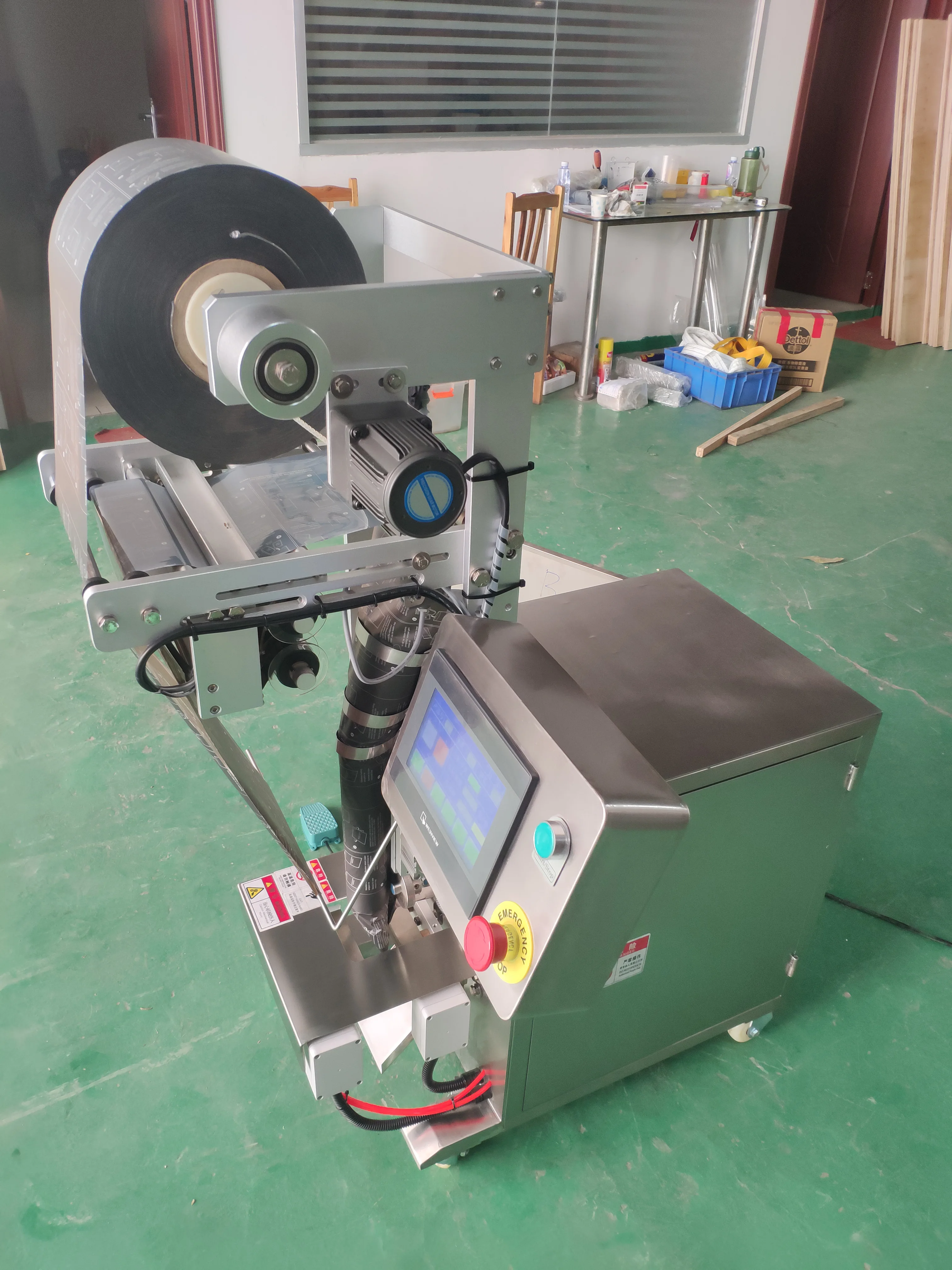 fast delivery economic semi-auto mini food plastic pouch pillow bag granule packaging machine