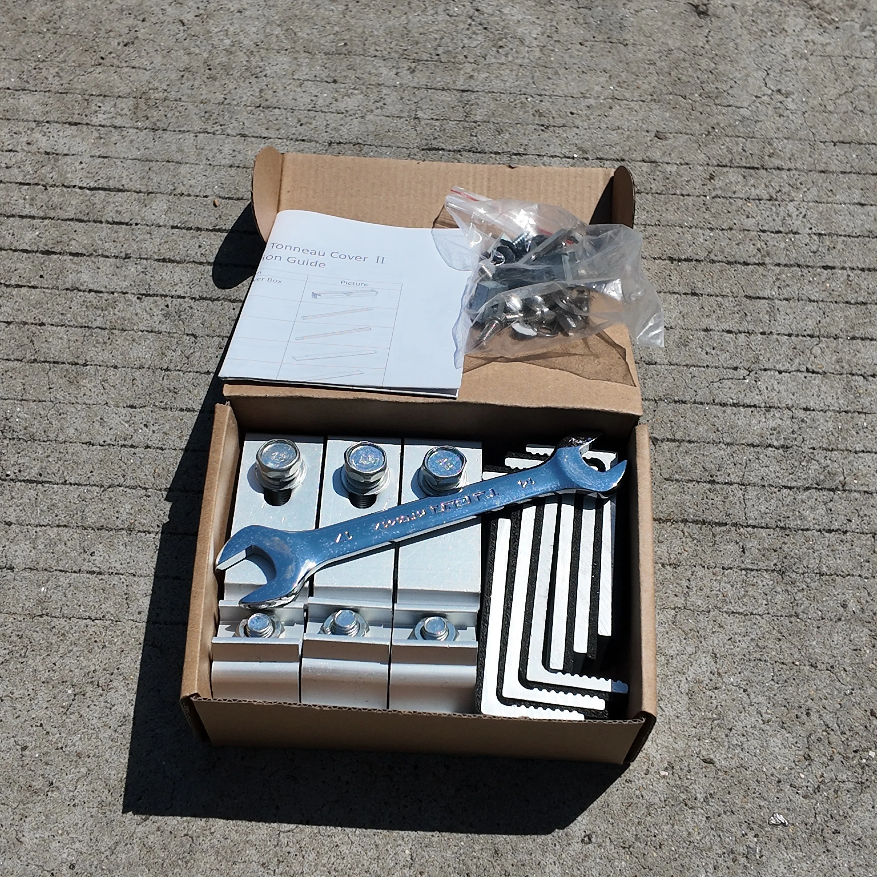 High quality pickup retractable aluminum truck cover for Toyota 2005-2014 Hilux/Vigo Double Cab 1.52m Bed