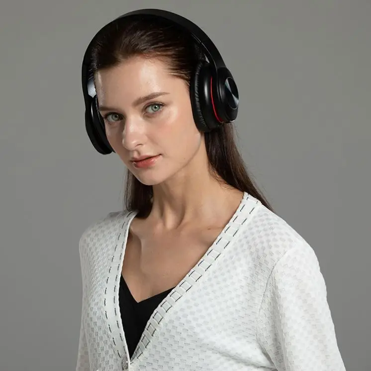 Price Good Sports Earbuds Macaron Mic Earphones Earphone Cover With High Quality