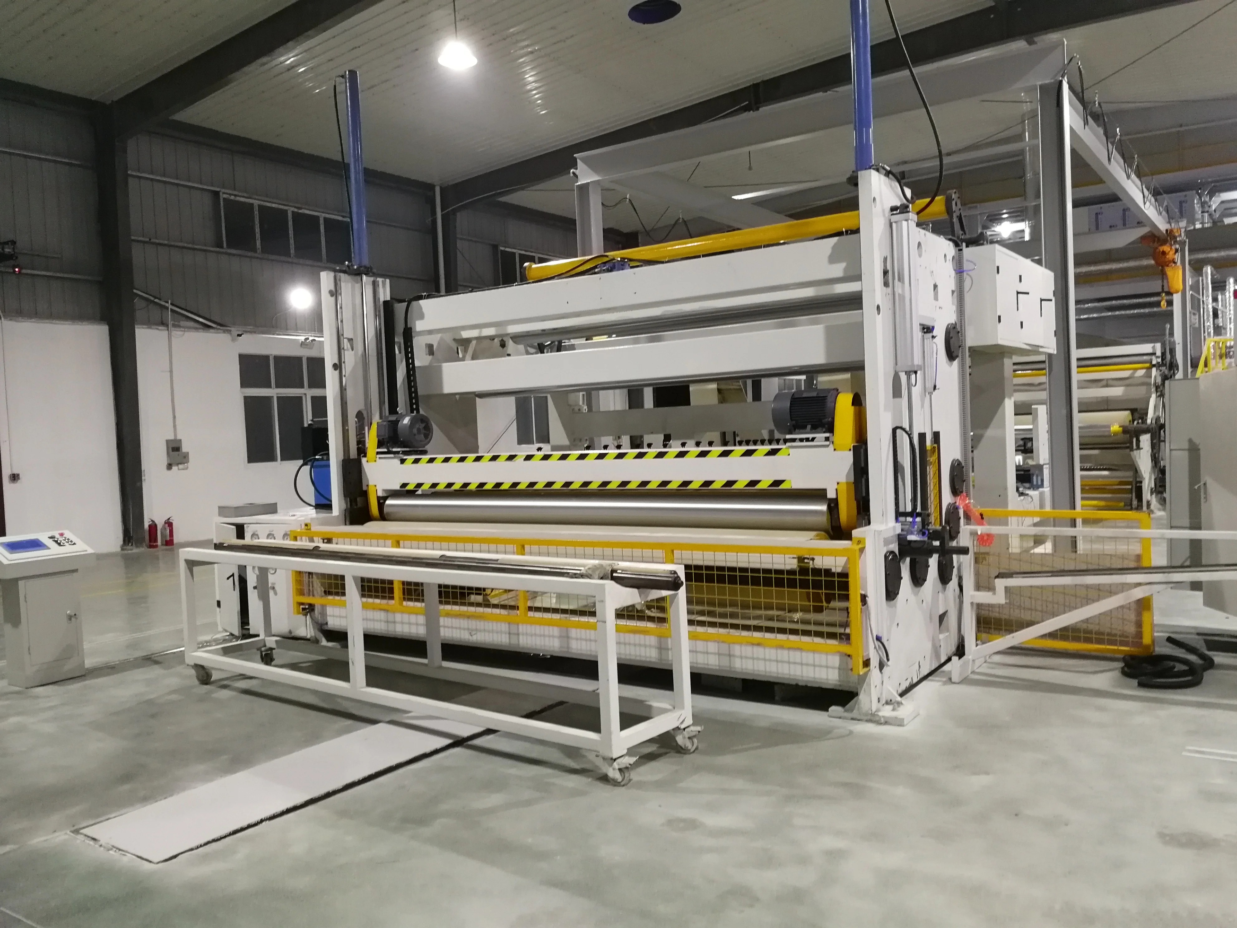 Huiyu 1.6 Meter SSS Spunbonded Nonwoven Machine for Fabric Roll Making