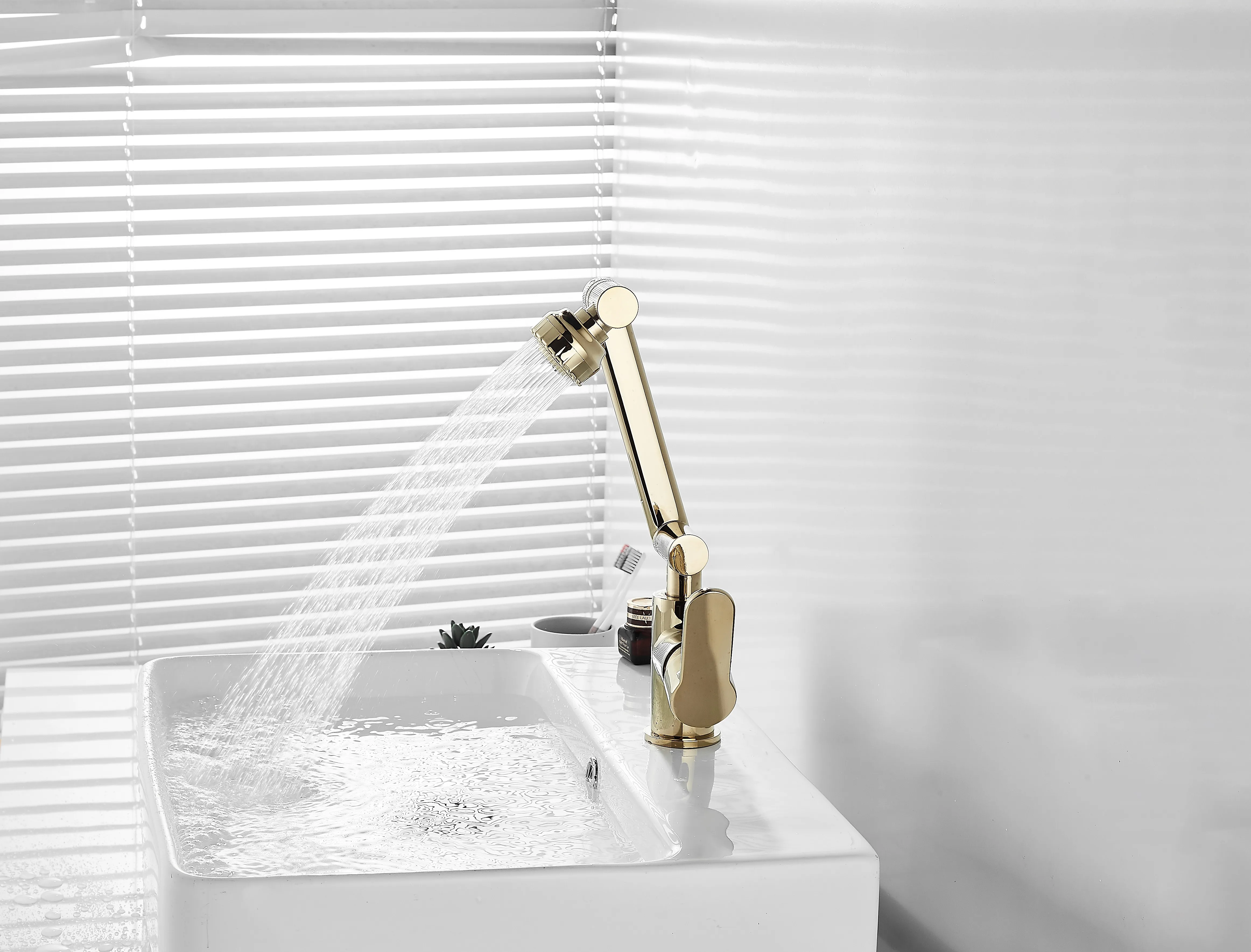 High Quality Cat Shape Basin Faucet Brass Vessel Sink Faucet Hot and Cold Water Tap 1080° Swivel Washbasin Faucets For Bathroom