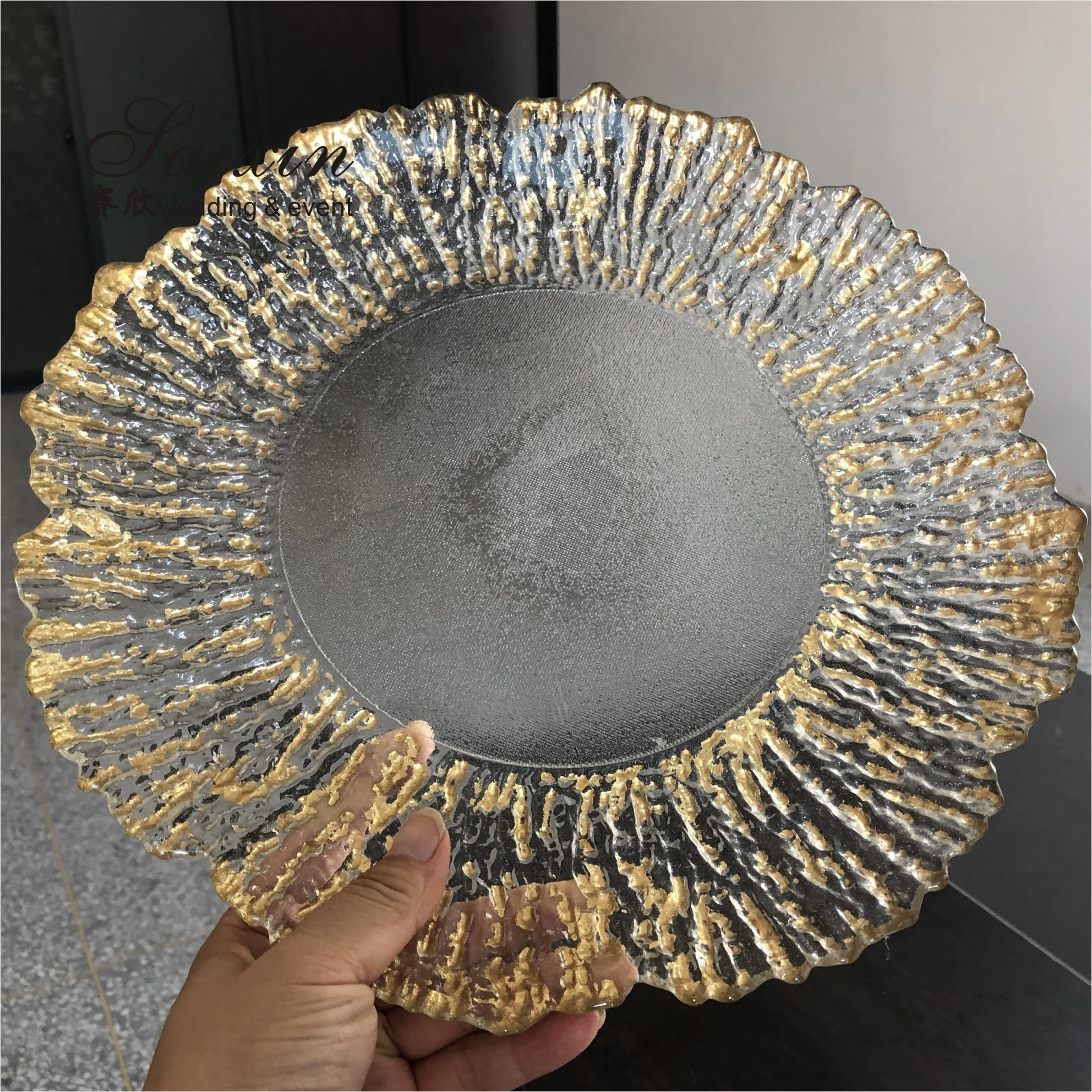 China factory hot sale gold rim glass charger dish for Restaurants