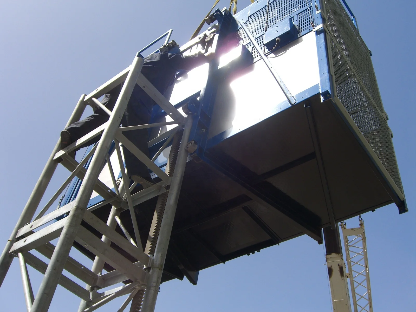 Building material elevator rack and pinion construction hoist manufacturer with CE and EAC certificate