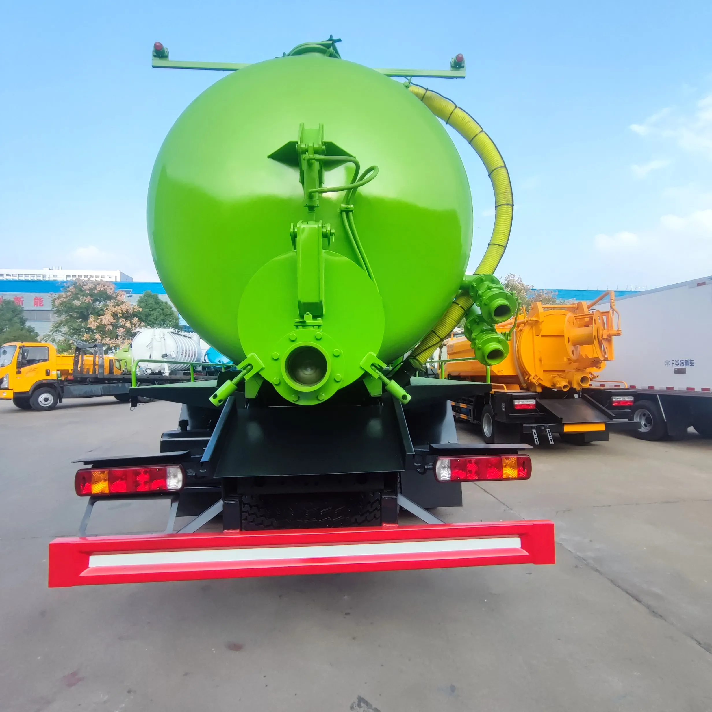 Sinotruk Sewage Suction Truck Cheap 6*4 Wet Vacuum Truck 20 CBM customization Toilet Sucker Truck