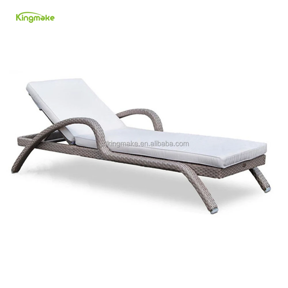 Leisure beach chair sun lounger adjustable Rattan Daybed suitable for hotel poolside garden Daybed