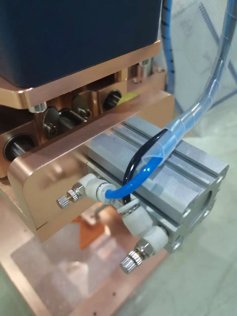 Semi Automatic Glass Bottle Aluminum Lid  Pressing Machine