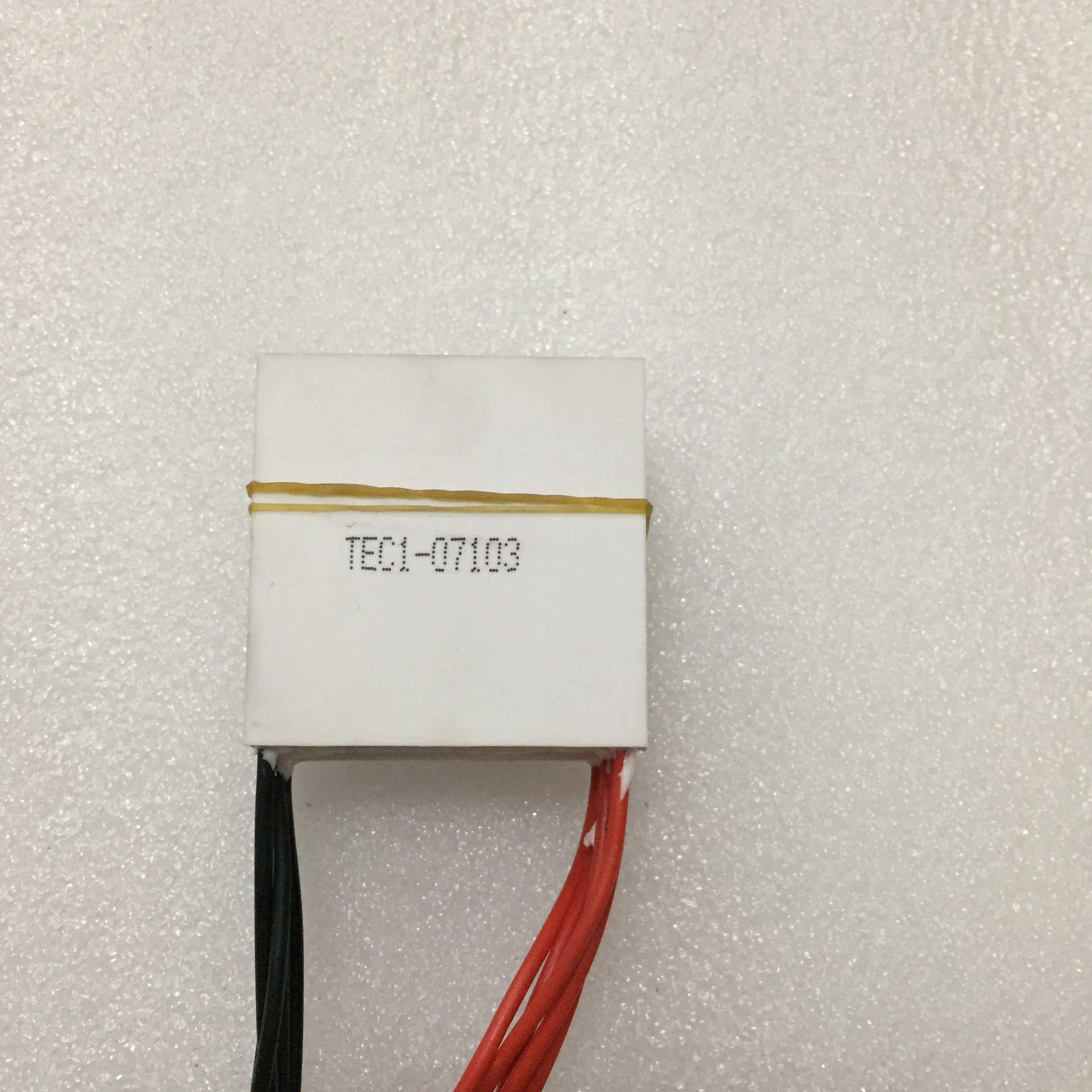 
 Термоэлектрический охладитель TEC1-12703 полупроводниковый 12V3A 40*40*4,5 мм Сотовый Пельтье  