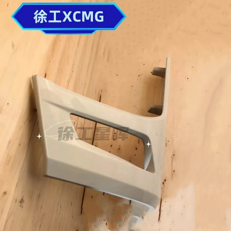 Hard wearing heavy truck parts Sinotruk HANVAN G7 G5 Left fog lamp decorative panel assembly 28HKFW211-03165 452819088