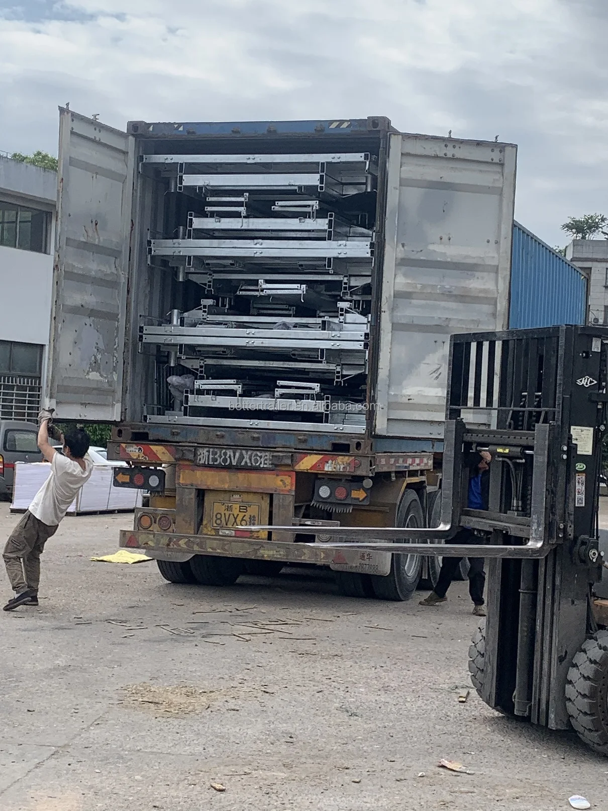 LOADING (12).JPG
