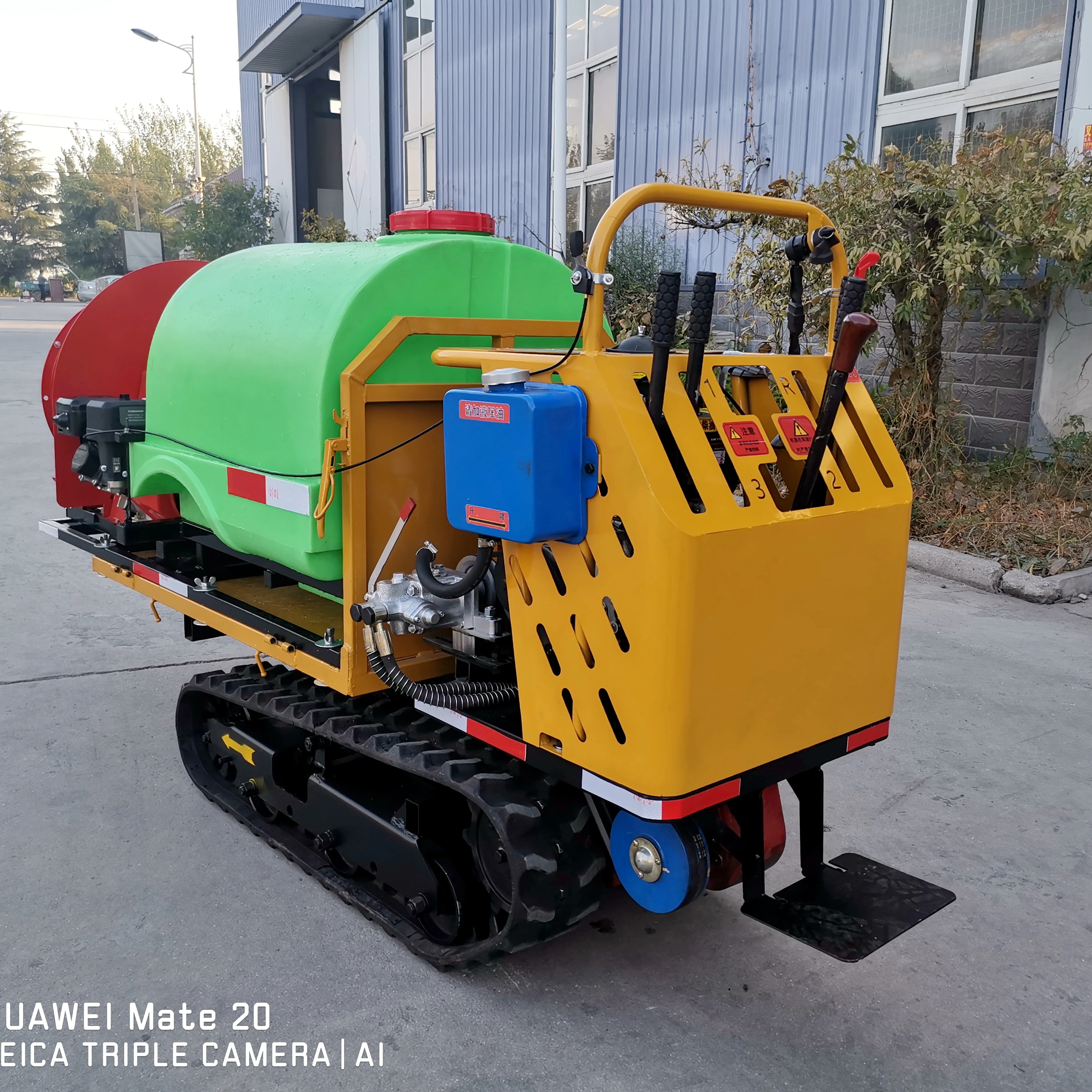 Agricultural Rubber Tracked Crawler Sprayer Machine For Garden Orchard Greenhouse