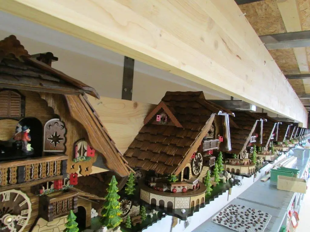 High Quality Germany Specialty Black Forest House Cuckoo Clock With Moving Lumberjack And Mill Wheel With Music