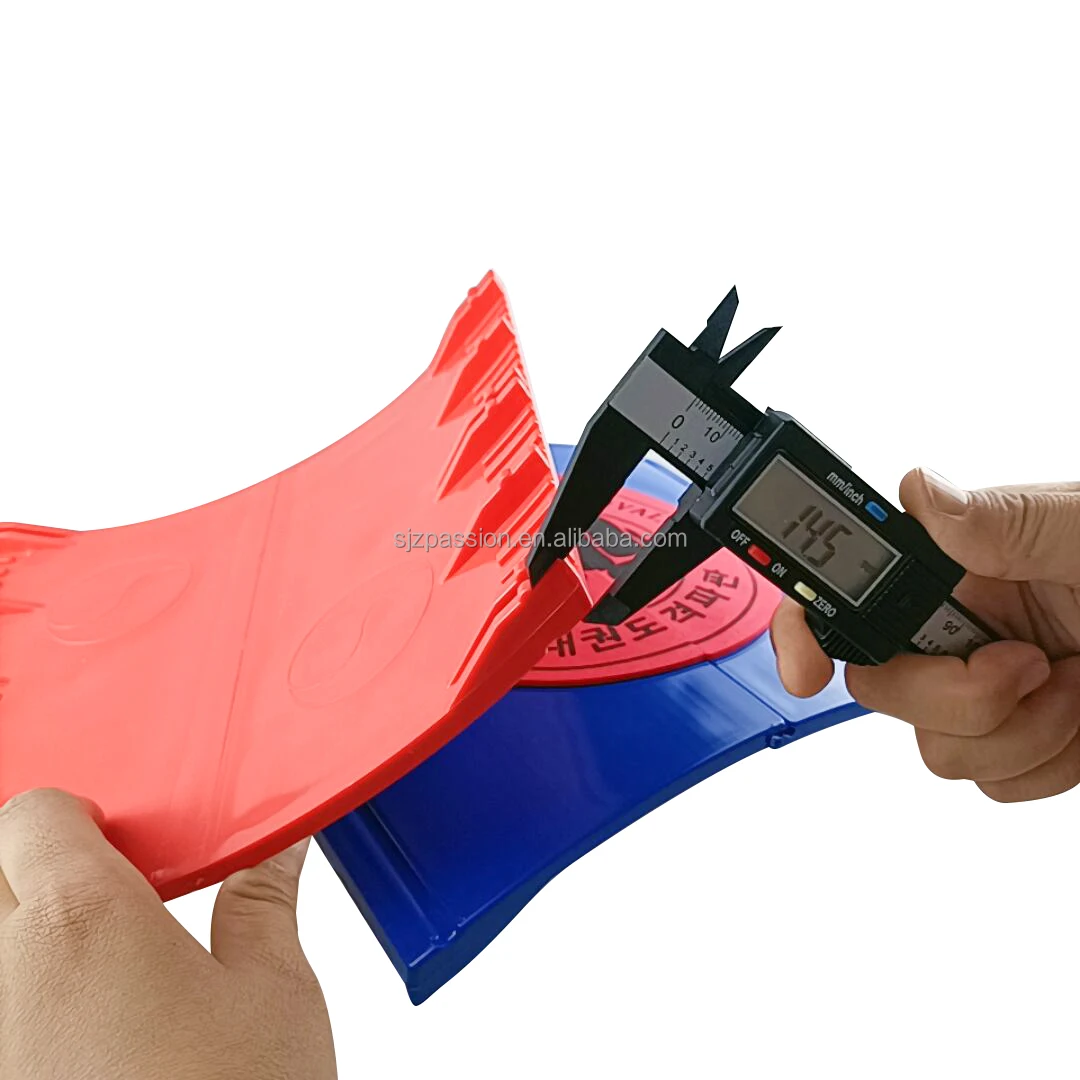 Wholesale curved plastic taekwondo breaking  board karate rebreakable board martial arts training equipment