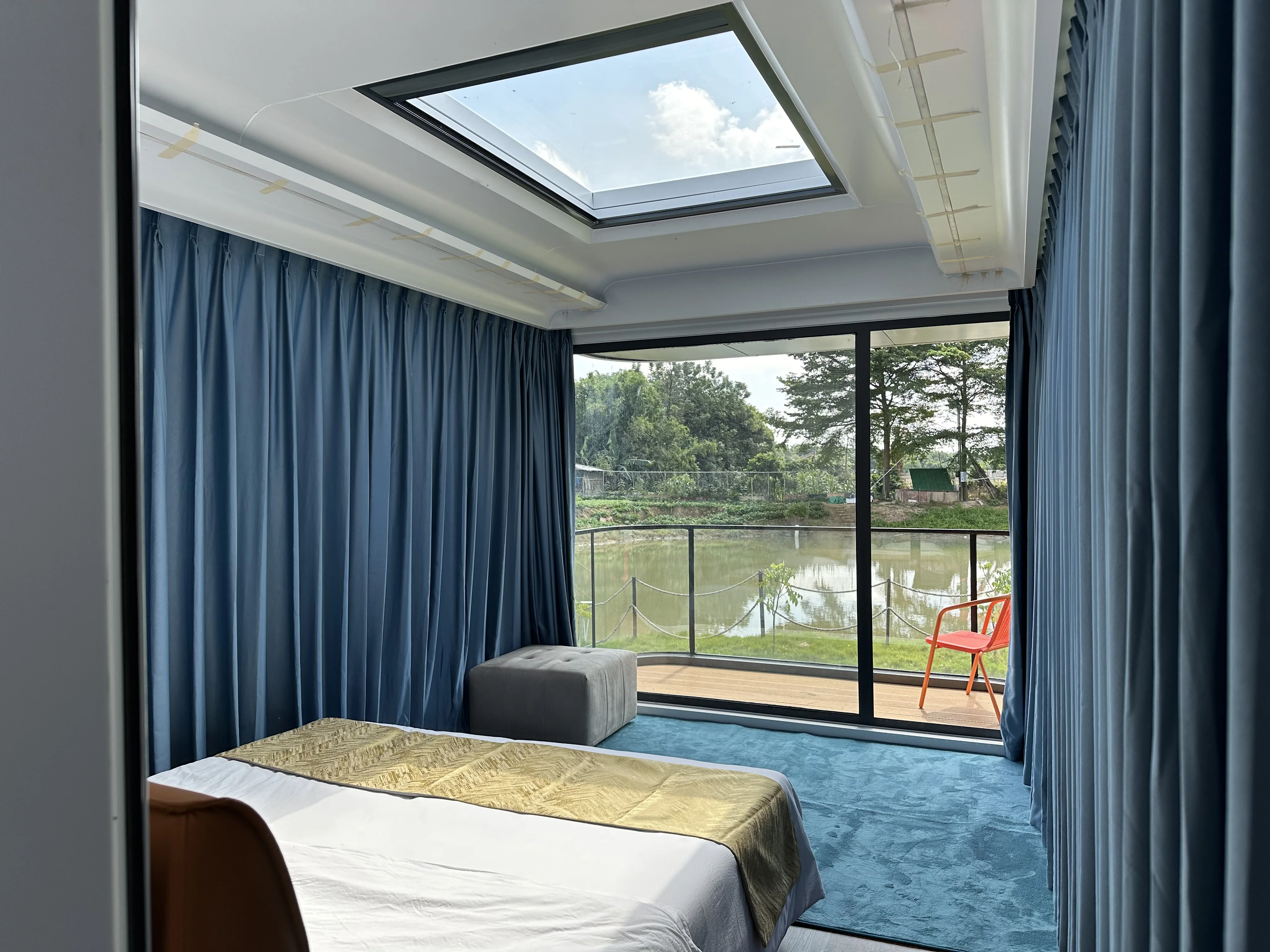 high Quality factory outlet Luxury modern space capsule with platform Prefabricated Container House for villa,hotel.