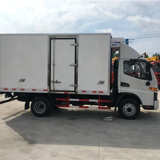 Sinotruck howo 4x2 cargo truck New Style small 4 wheel refrigerated food truck for sale