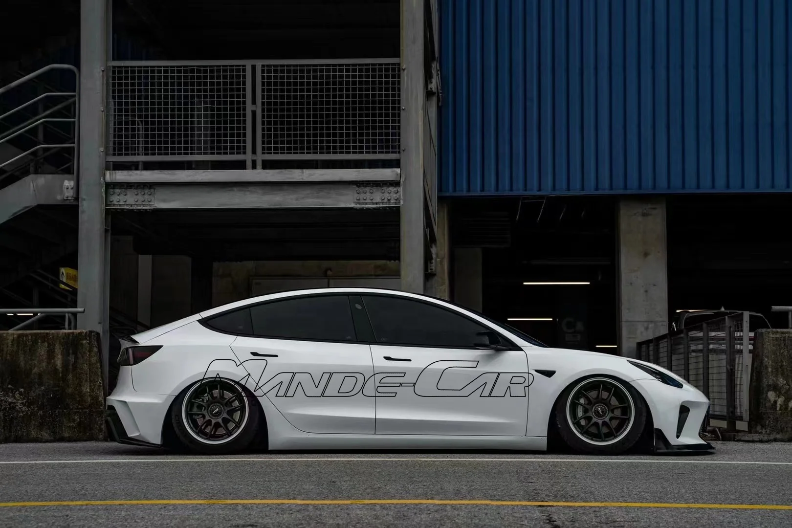 Auto Car Front Bumper Side Skirt Rear Bumper Body Kits for Tesla Model 3 Fiber Glass Carbon Fiber Material Accessories