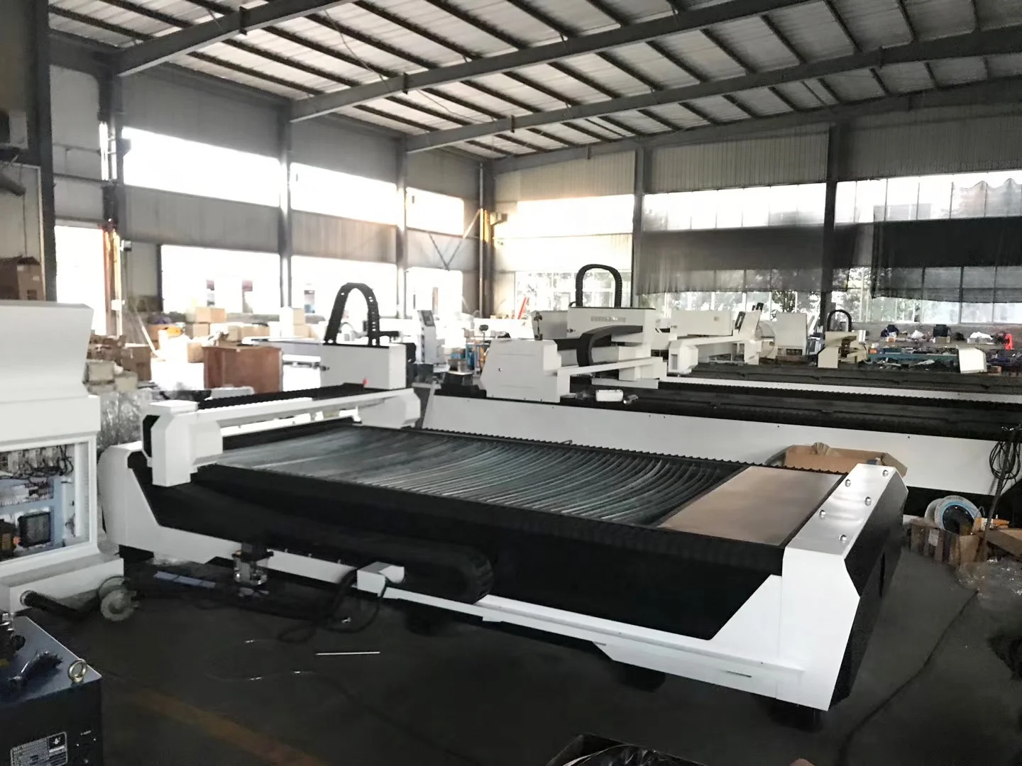 Hot Selling Cheap CNC plasma cutter table 1530 and 200A plasma Power cutting 40mm /1530 plasma cutting machine