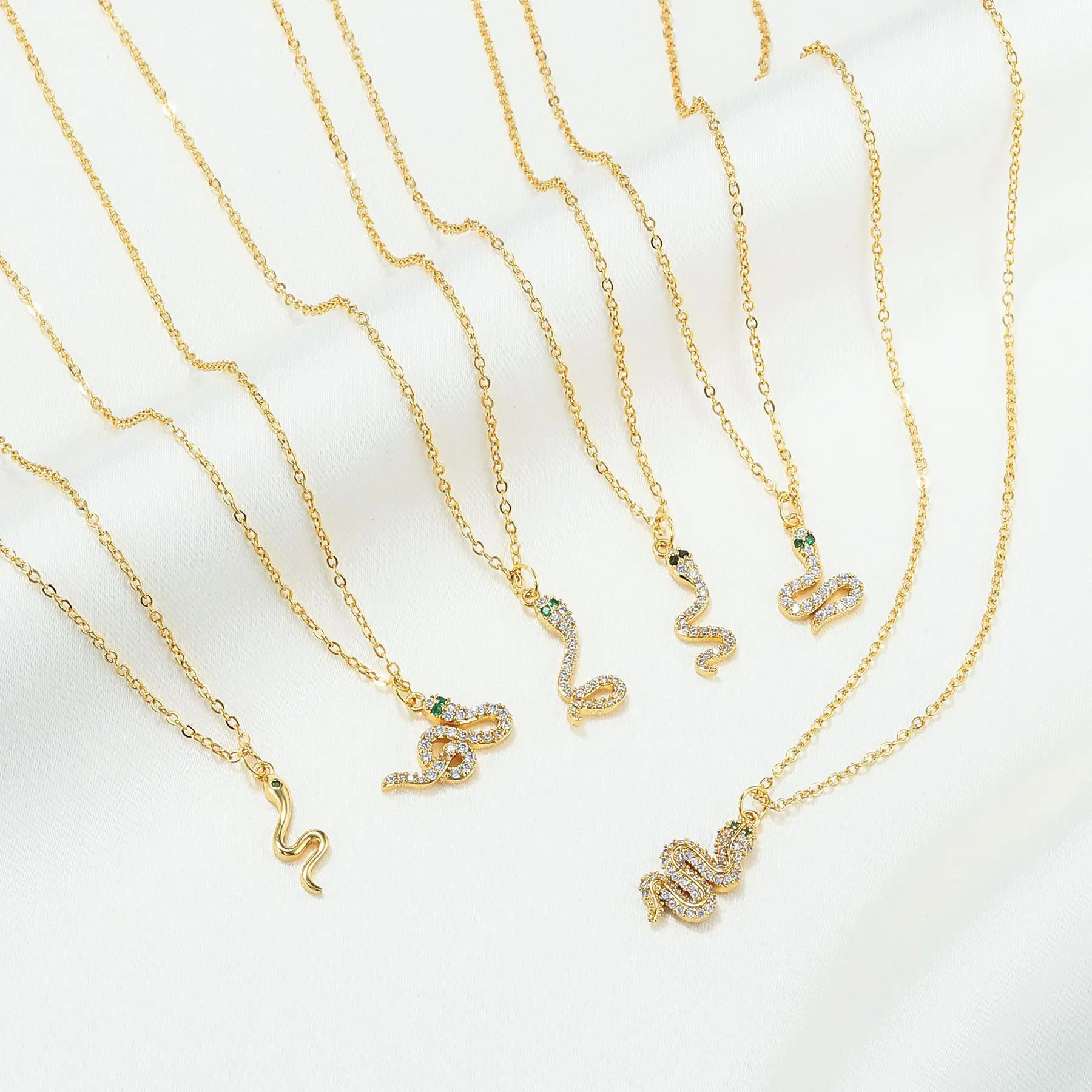 Dainty Chain 18K Gold Plated Brass Minimalist Simple Necklaces Animal Stereoscopic Blue Eyes Snake Cobra Pendant for Women Girl