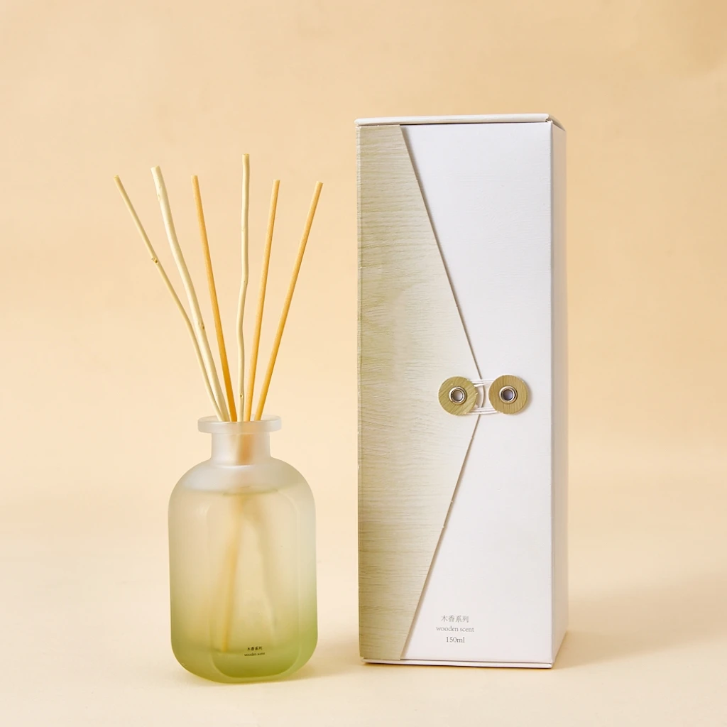 Wholesale 150ml Luxury Home Decoration Glass Bottle Natural Fragrance Oil Aroma Gift Set Reed Diffuser Bottle Empty  Recyclable