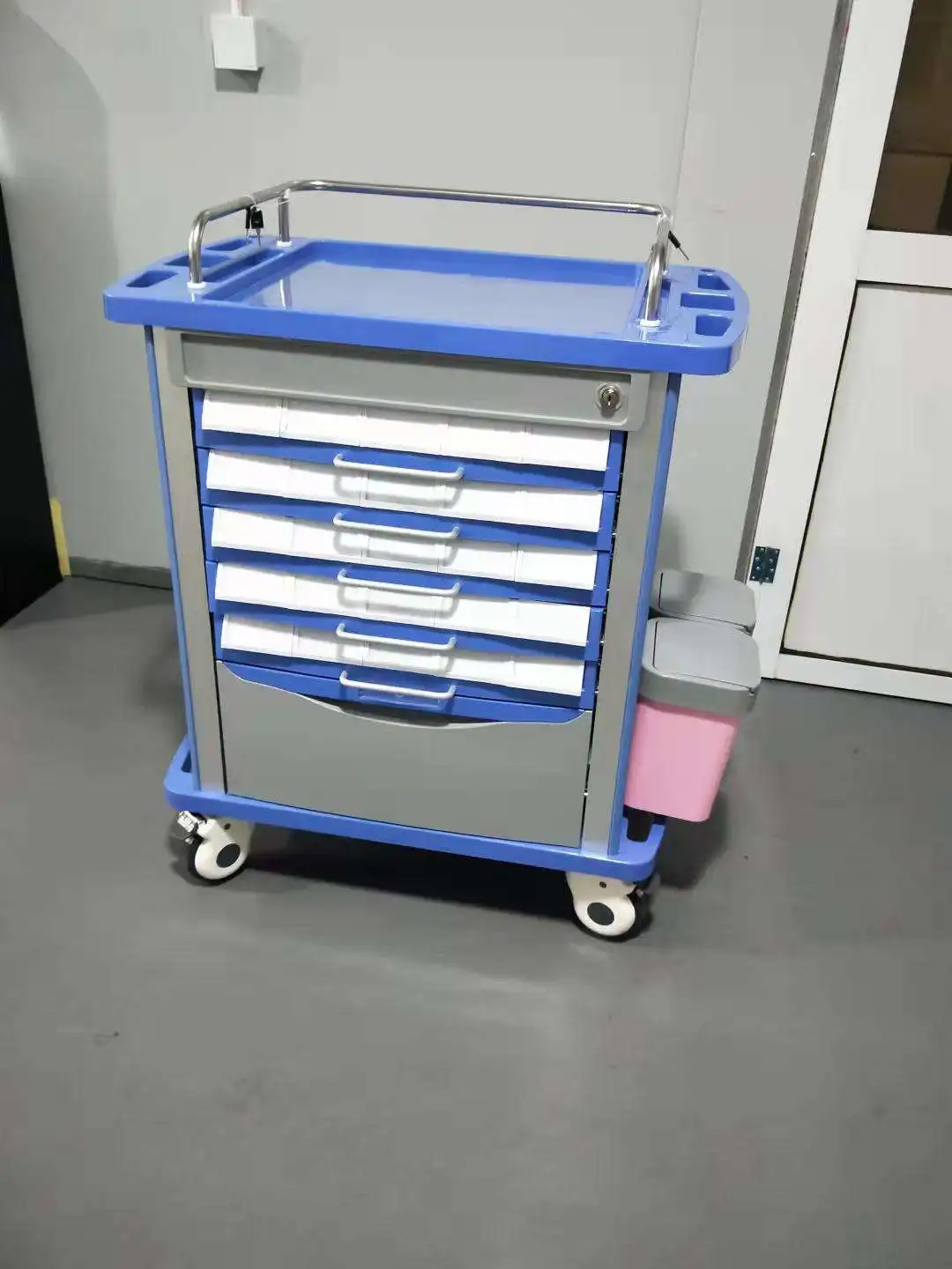 Многофункциональная мобильная медицинская тележка для скорой медицинской помощи