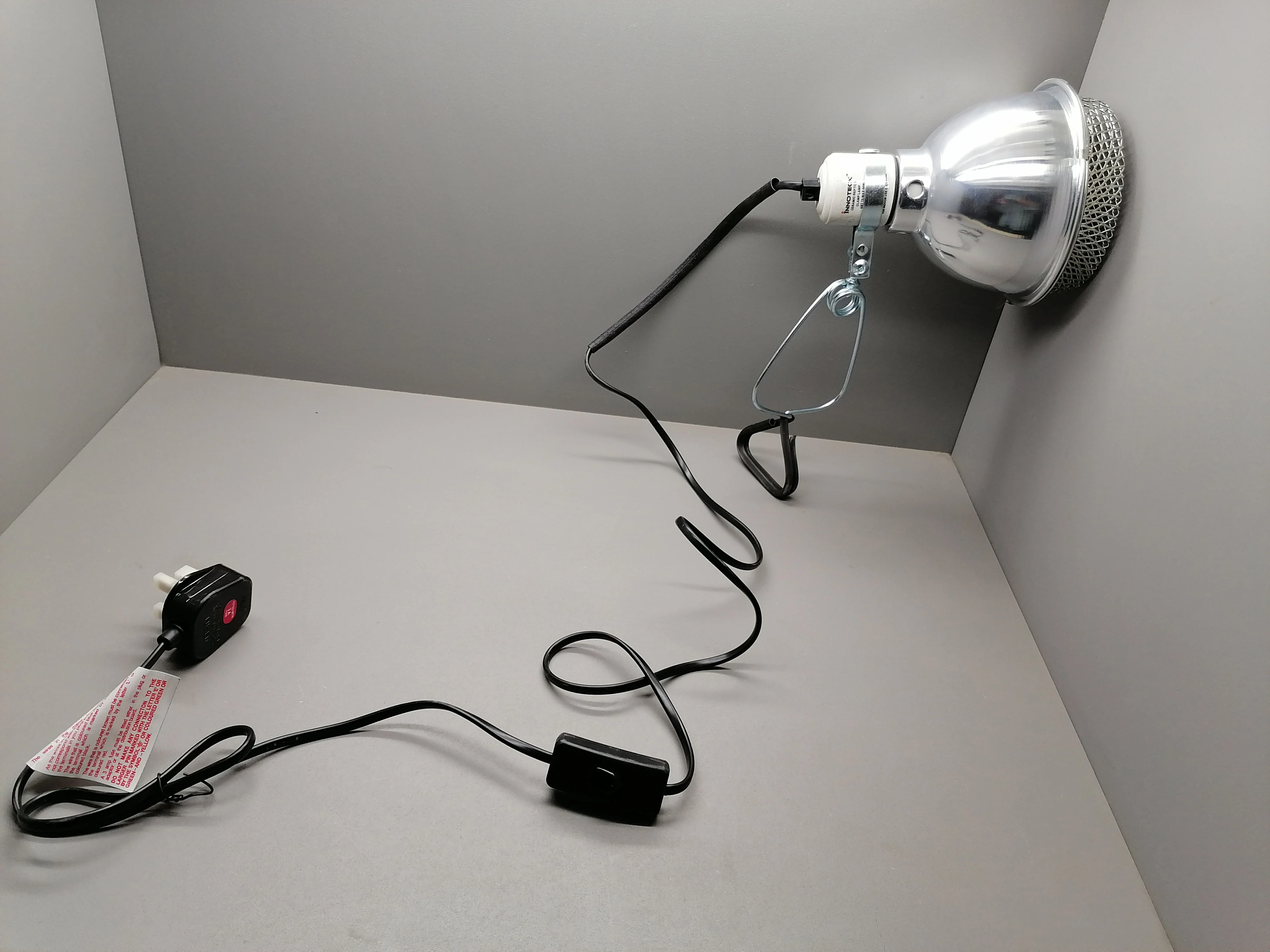 
Direct Factory Customized Safety Grip dome Reptile Clamp Lamp for Pets/Poultry with mesh enclosure 