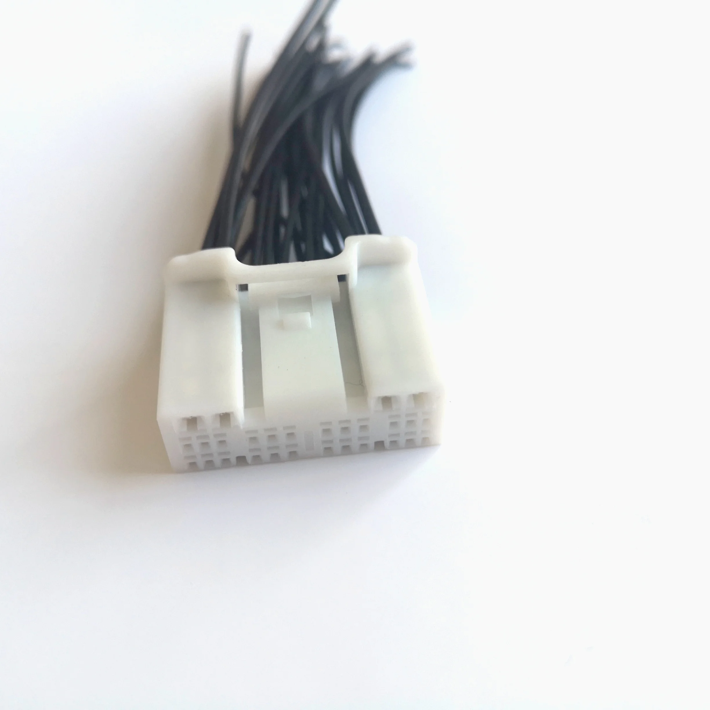 Factory Customized Female 28 Pin Connector 28AWG 10CM Radio Wire Harness for Toyota Camry 2018