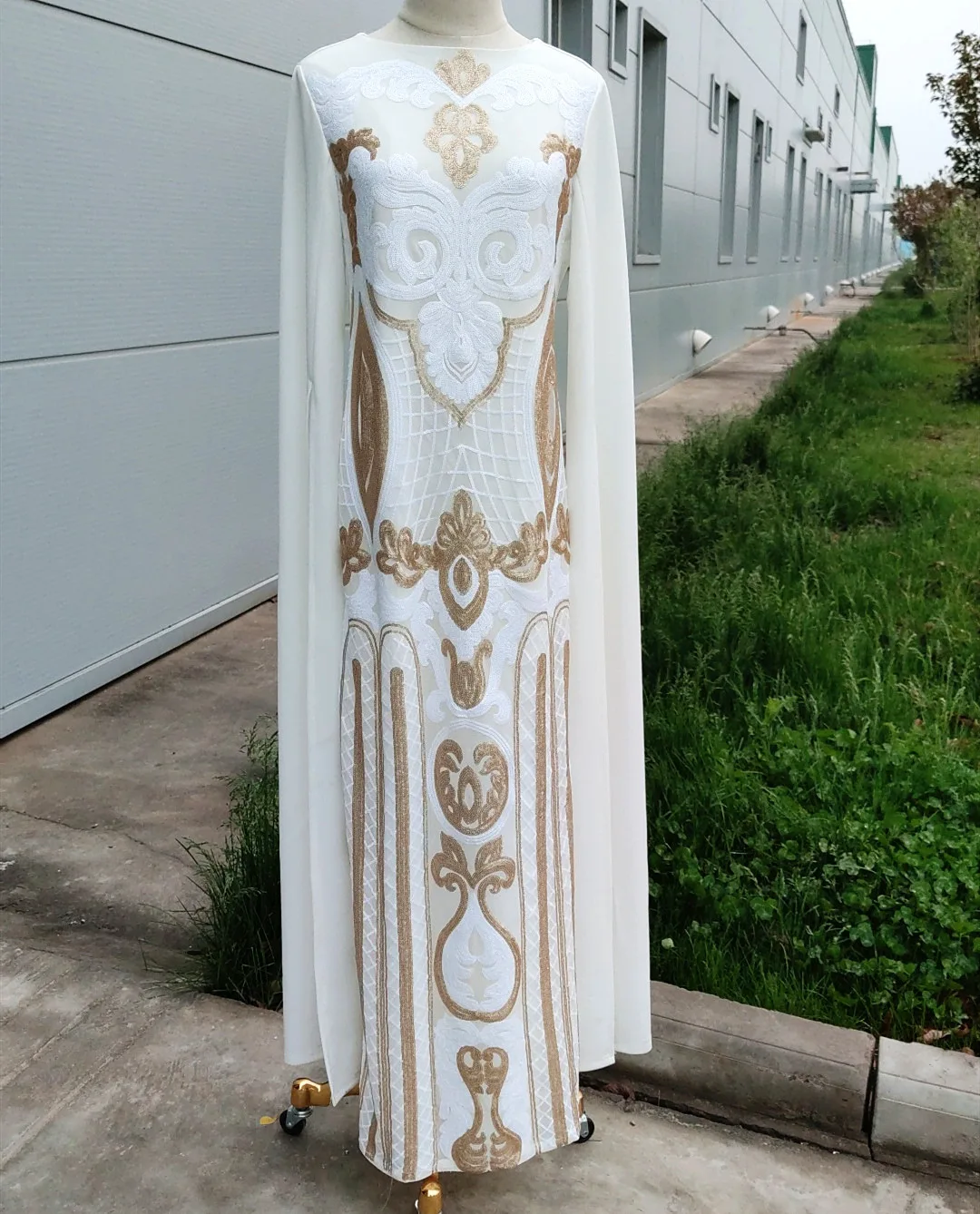 SIPO Eid Satin Fabric Abaya Long Sleeve With Beading Design Wholesale Custom Abaya Dudai Ladies Abaya Dress